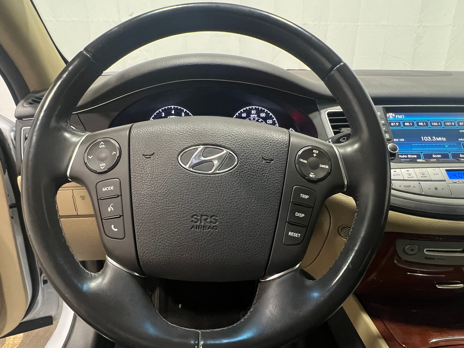 Thumbnail: 2014 Hyundai Genesis - 4