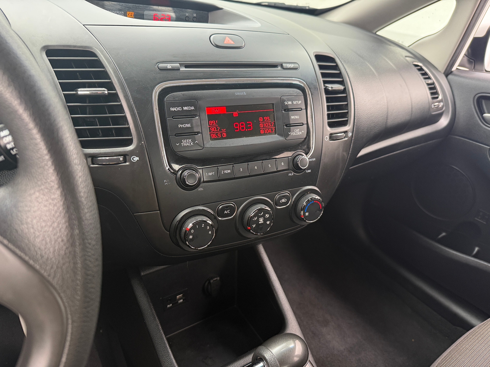 Thumbnail: 2018 Kia Forte - 4