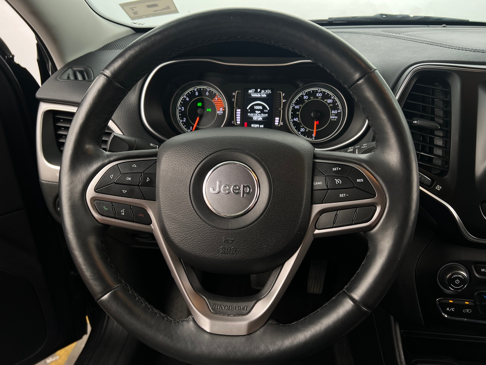 Thumbnail: 2019 Jeep Cherokee - 5