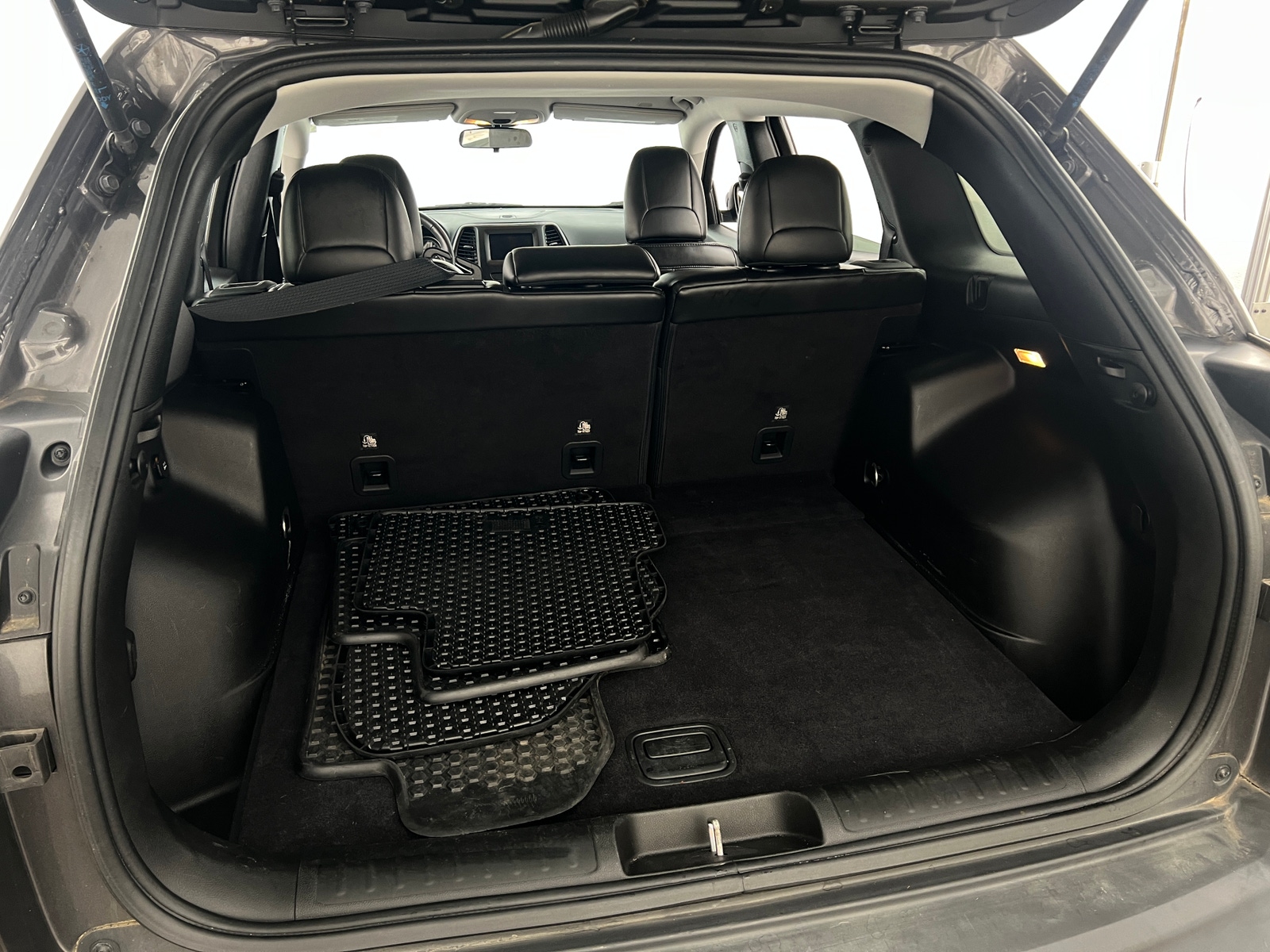 Thumbnail: 2019 Jeep Cherokee - 7