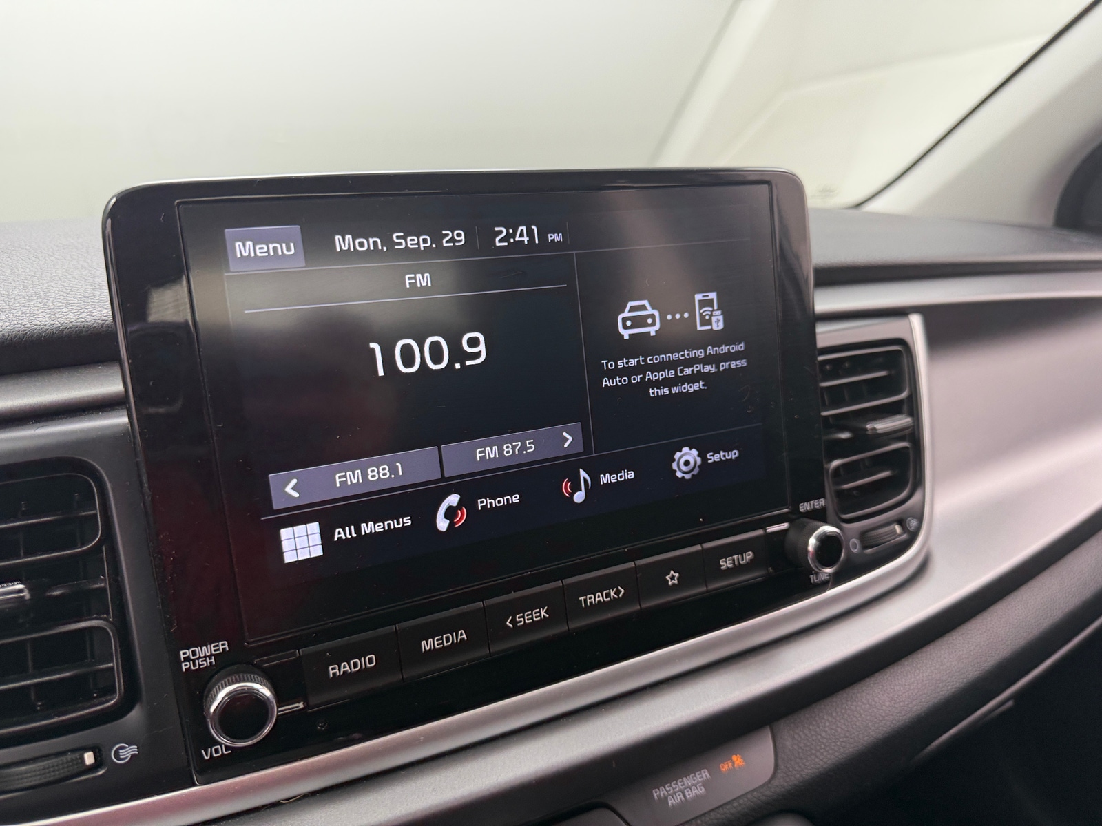 Thumbnail: 2022 Kia Rio - 4