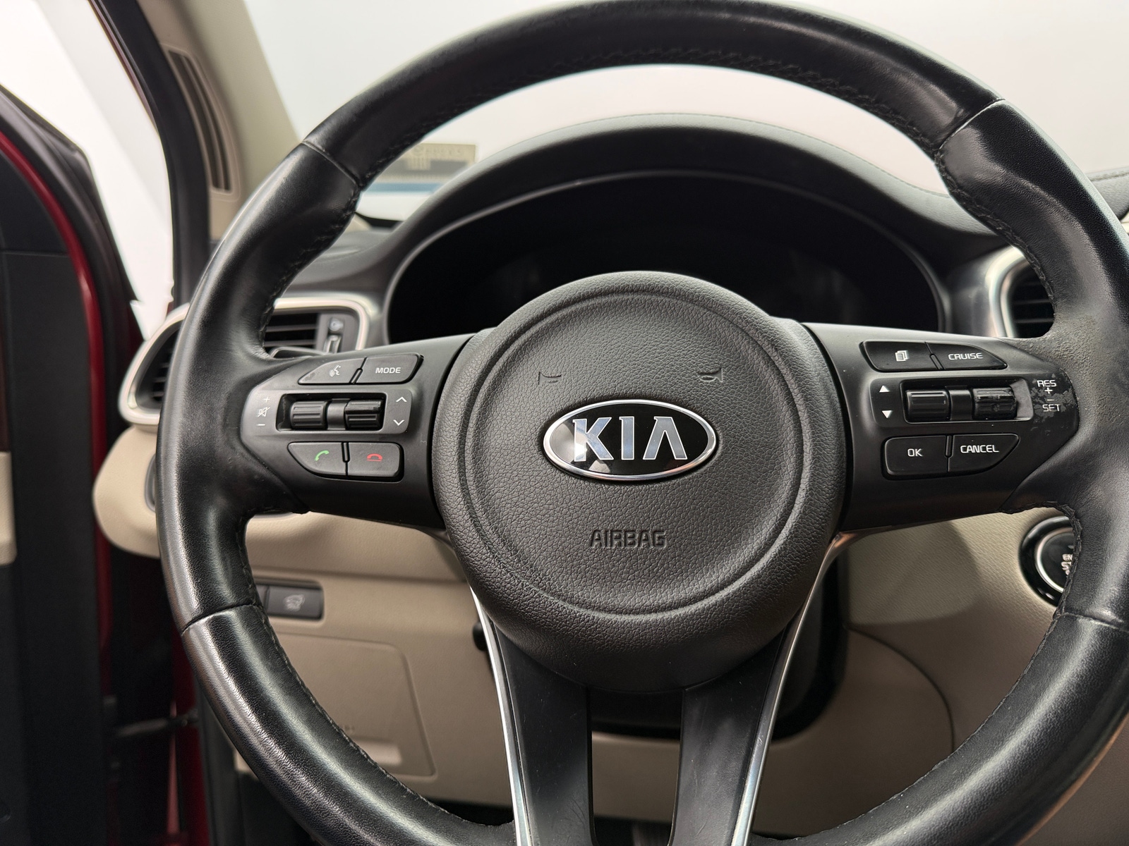 Thumbnail: 2017 Kia Sorento - 4