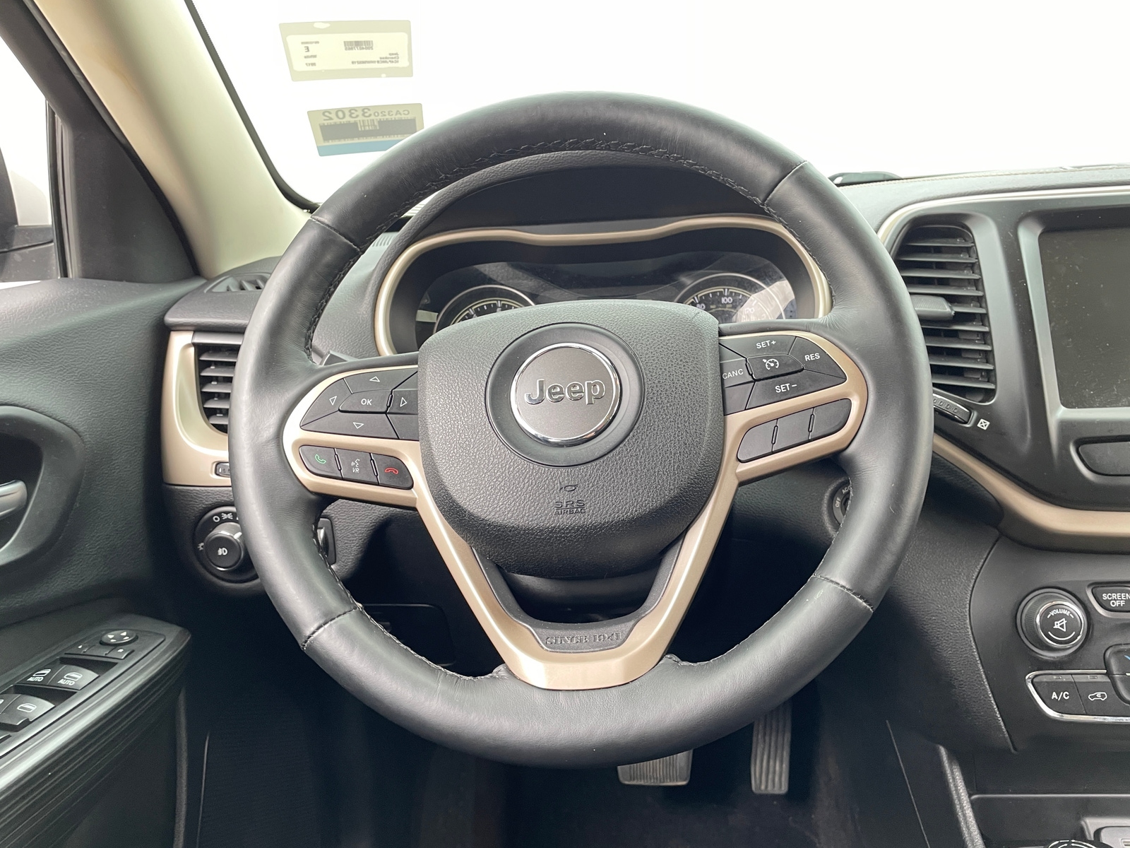Thumbnail: 2017 Jeep Cherokee - 5