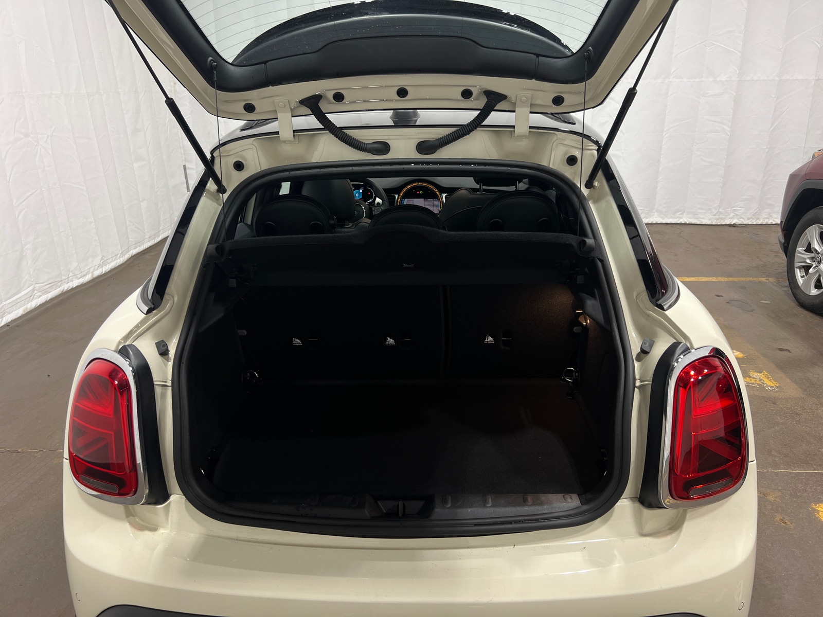 Thumbnail: 2022 MINI Cooper Hardtop - 6
