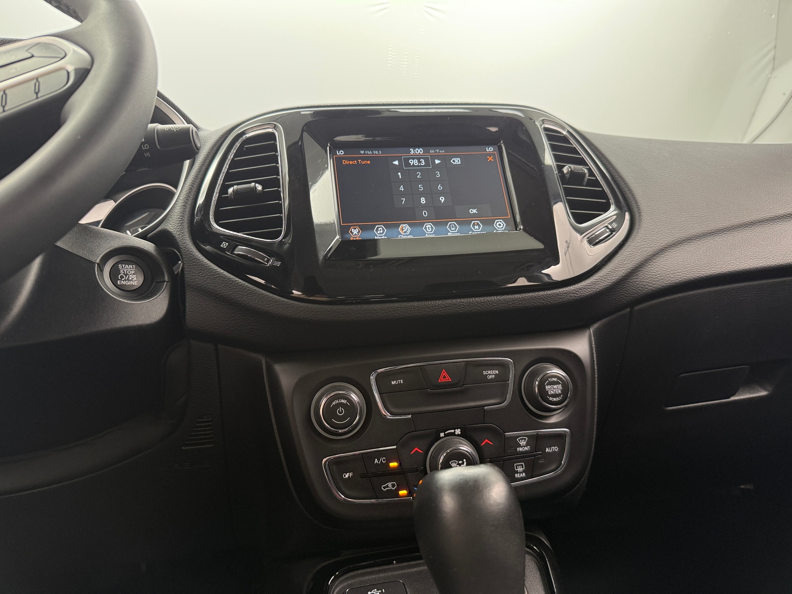 Thumbnail: 2021 Jeep Compass - 4