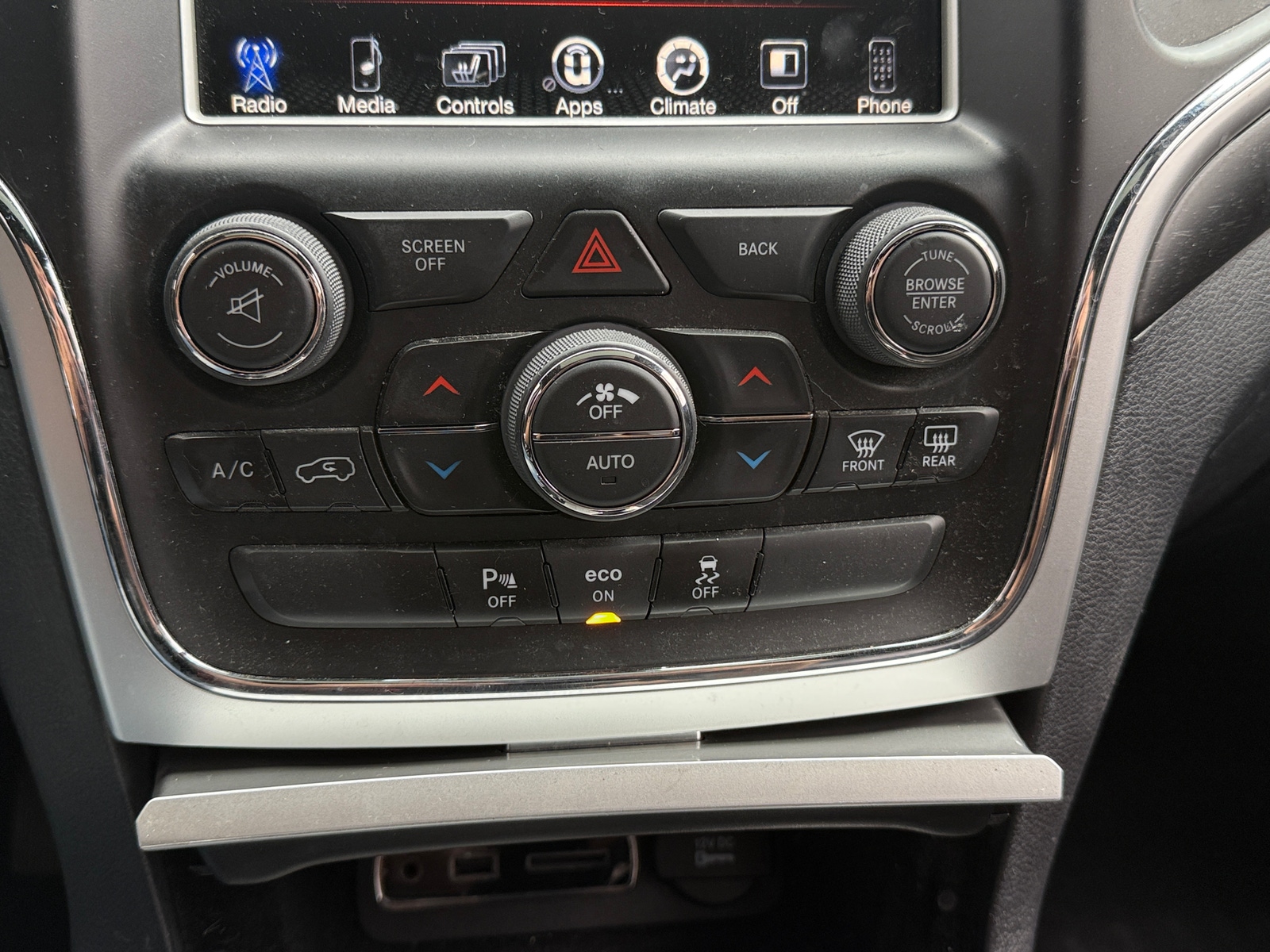 Thumbnail: 2015 Jeep Grand Cherokee - 4