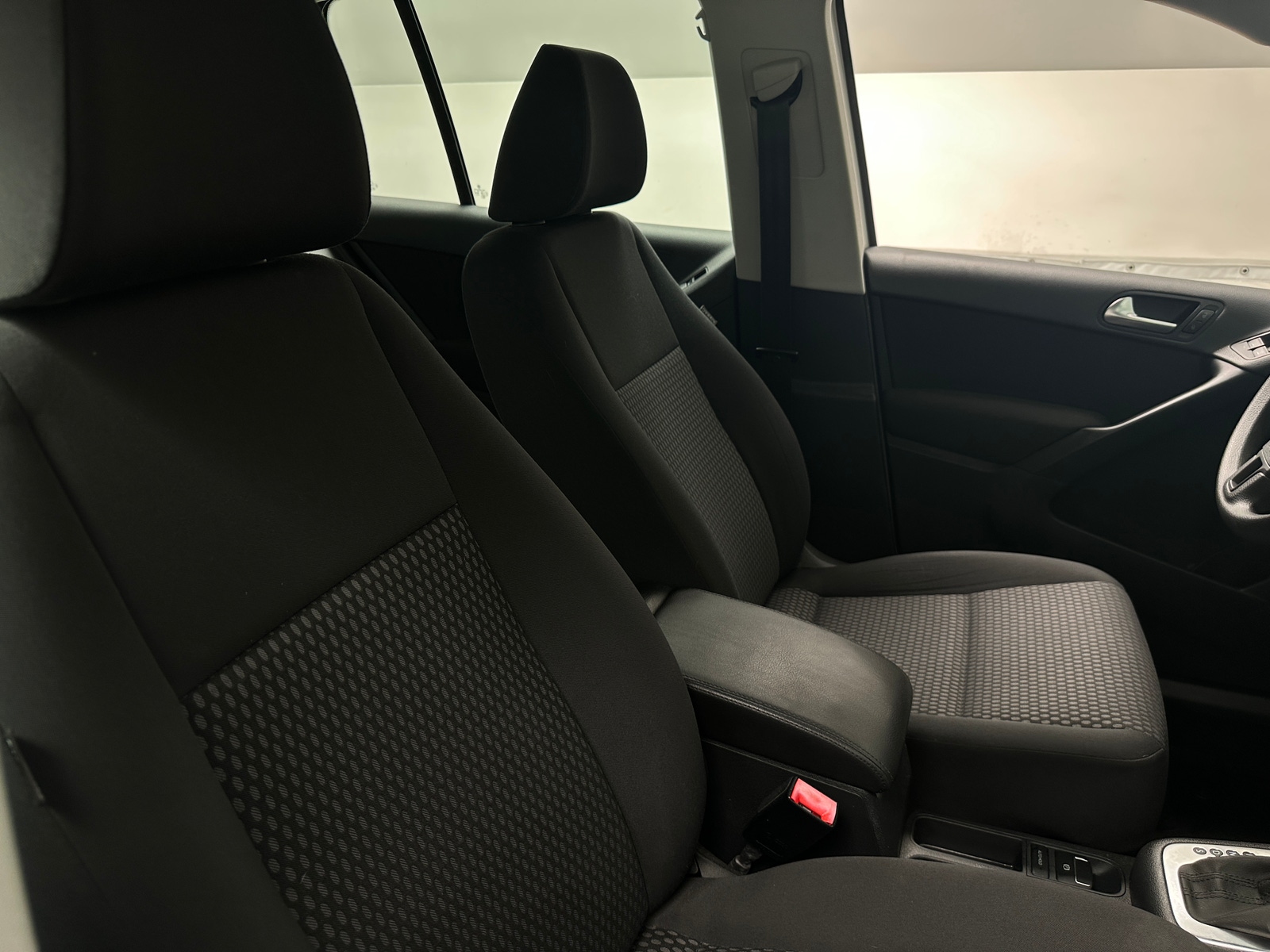 Thumbnail: 2011 Volkswagen Tiguan - 2