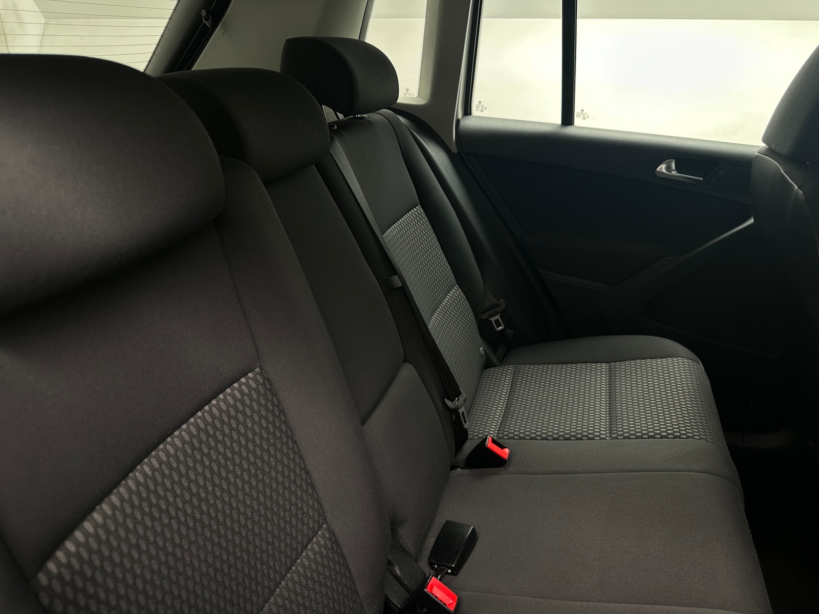 Thumbnail: 2011 Volkswagen Tiguan - 6