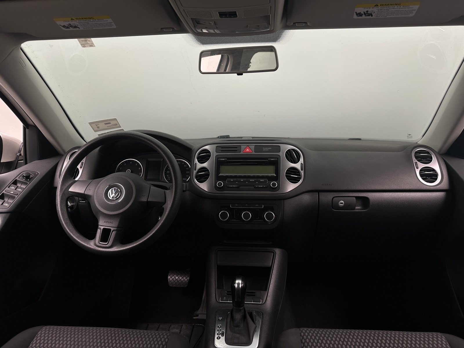 Thumbnail: 2011 Volkswagen Tiguan - 3