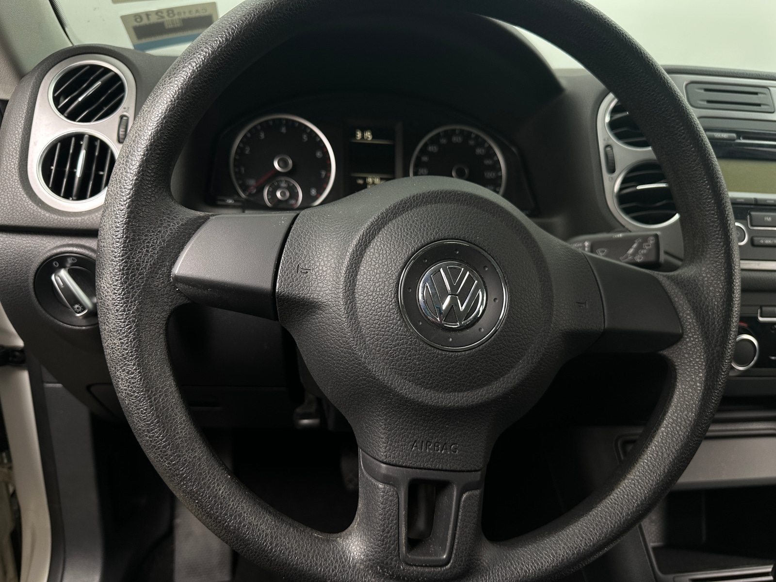 Thumbnail: 2011 Volkswagen Tiguan - 5