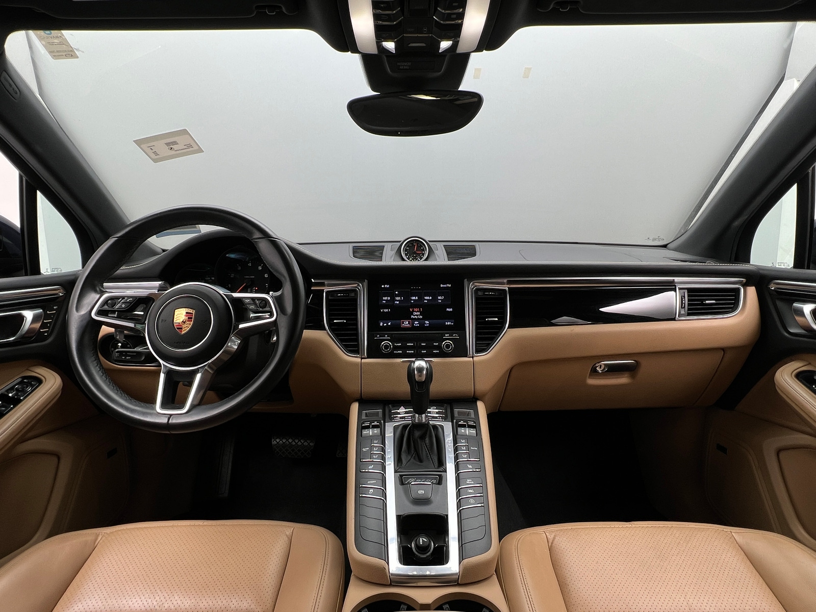Thumbnail: 2018 Porsche Macan - 2