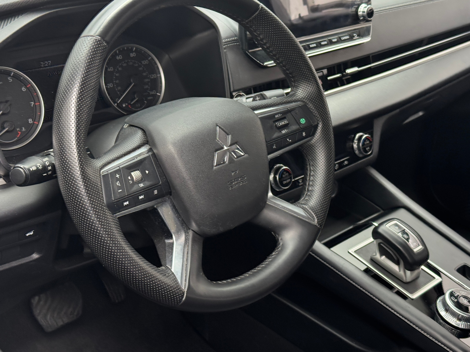 Thumbnail: 2024 Mitsubishi Outlander - 4