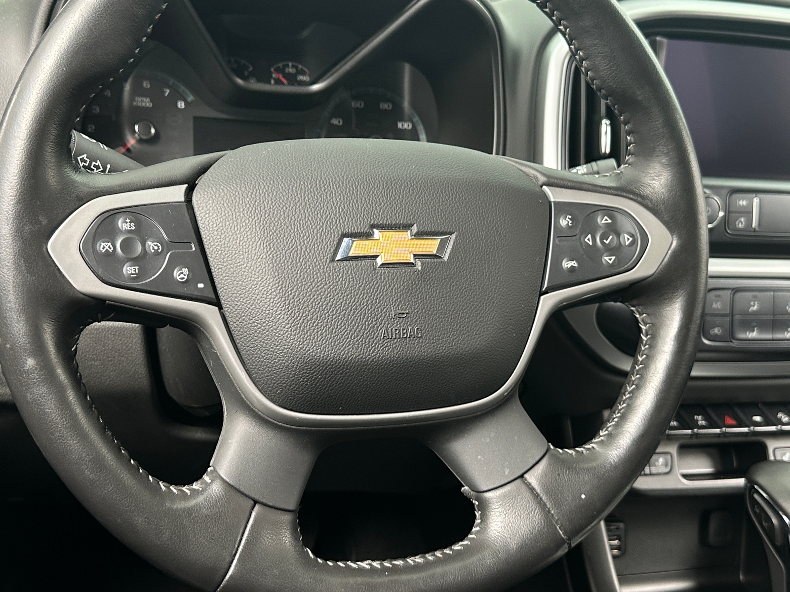 Thumbnail: 2022 Chevrolet Colorado - 4
