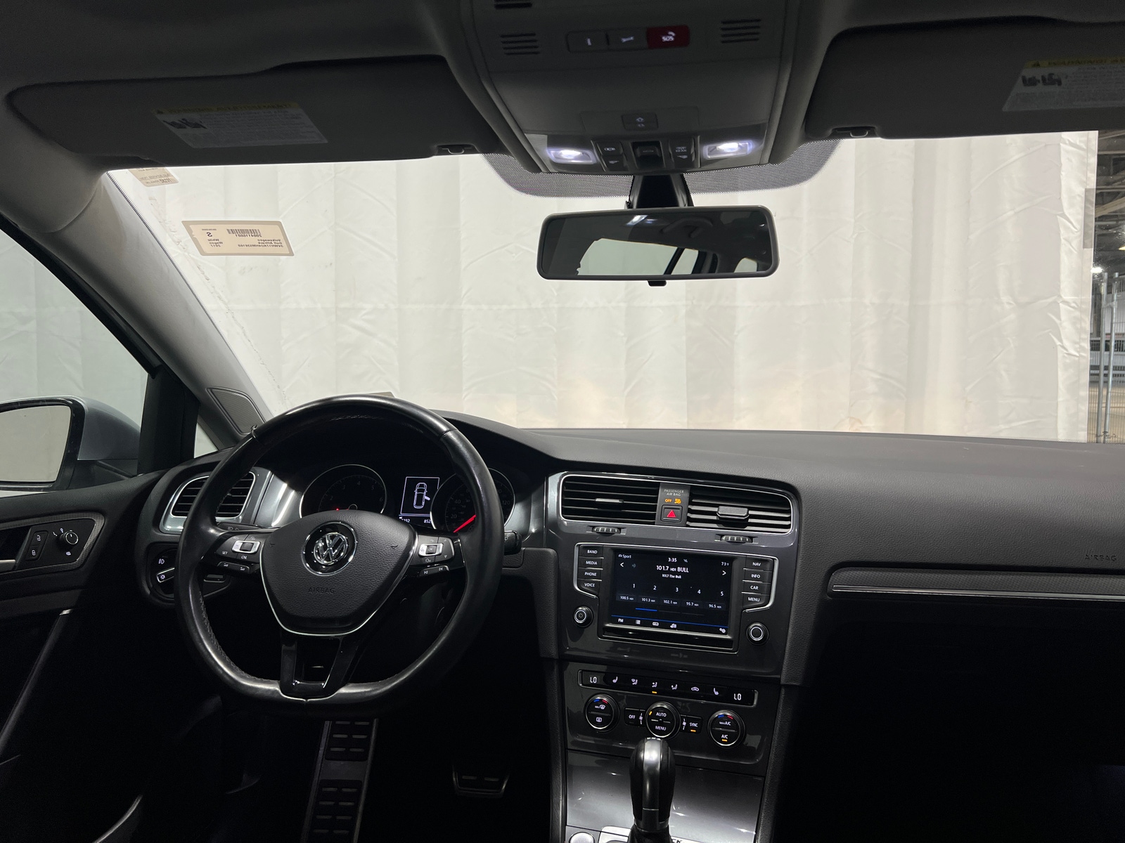 Thumbnail: 2017 Volkswagen Golf - 2
