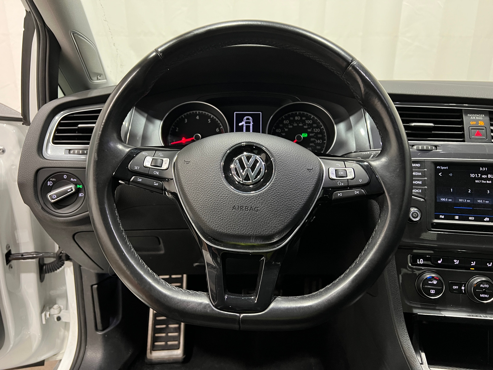 Thumbnail: 2017 Volkswagen Golf - 4
