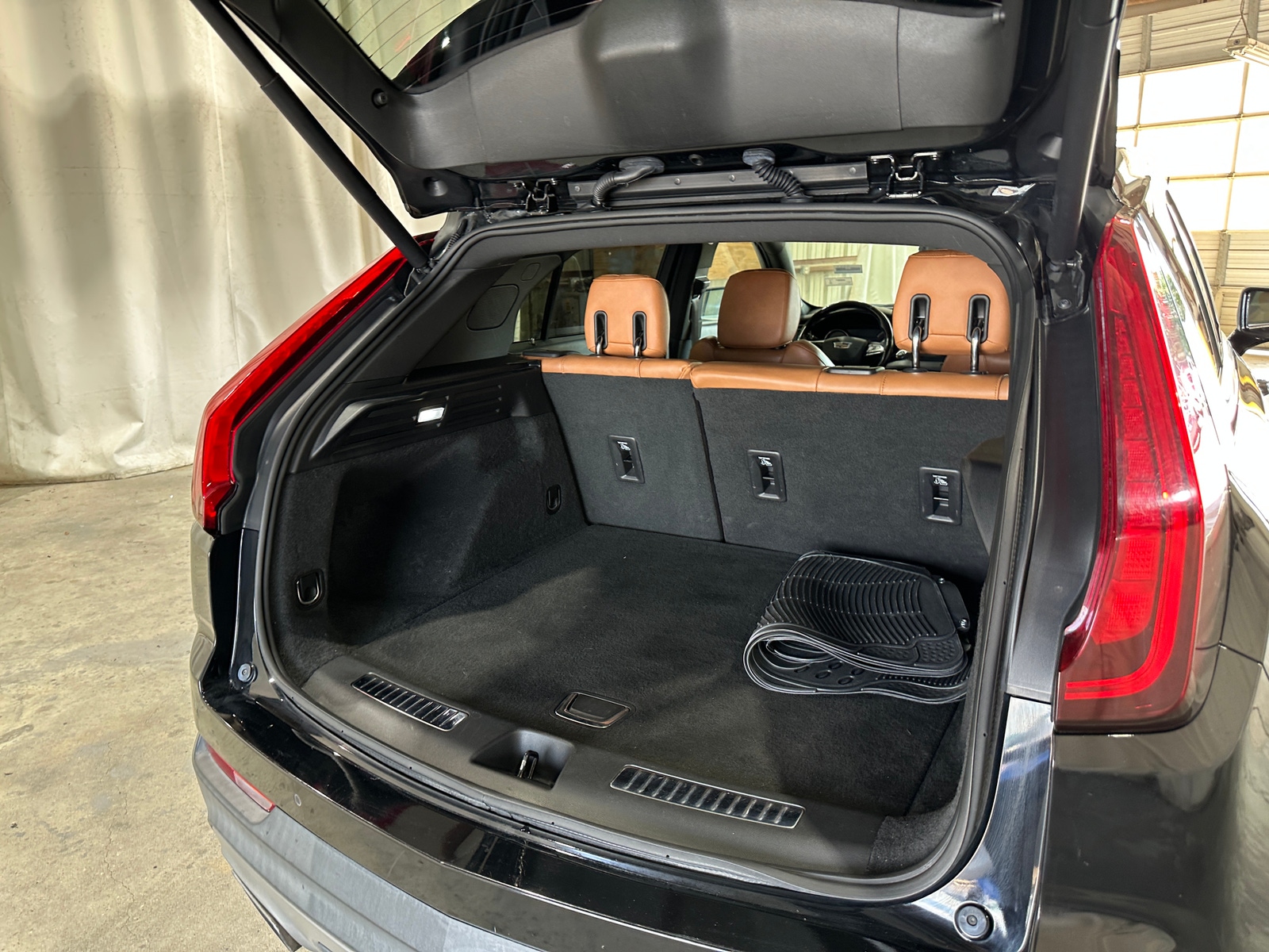 Thumbnail: 2019 Cadillac XT4 - 6