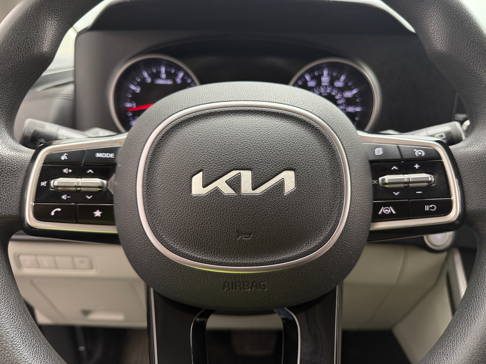 Thumbnail: 2022 Kia Carnival - 5