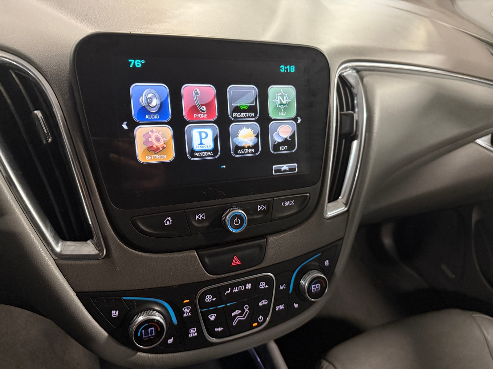 Thumbnail: 2016 Chevrolet Malibu - 3