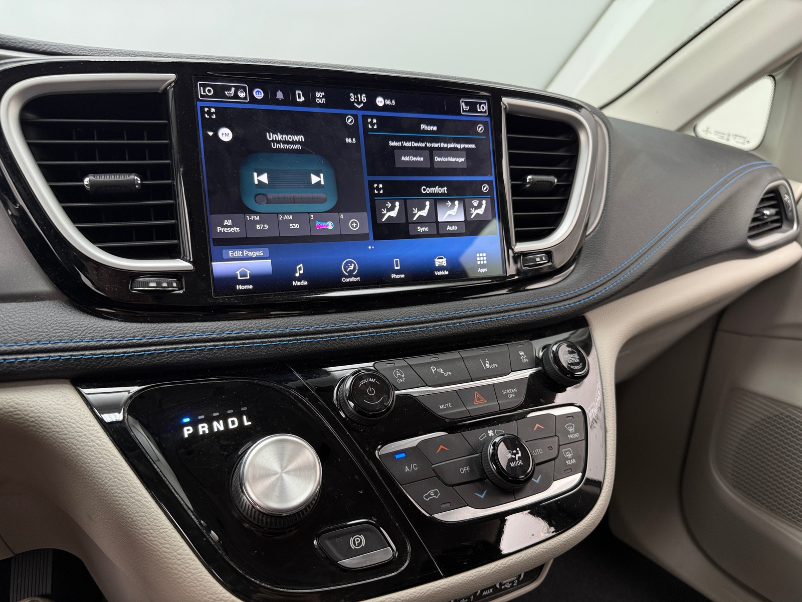 Thumbnail: 2021 Chrysler Pacifica - 3