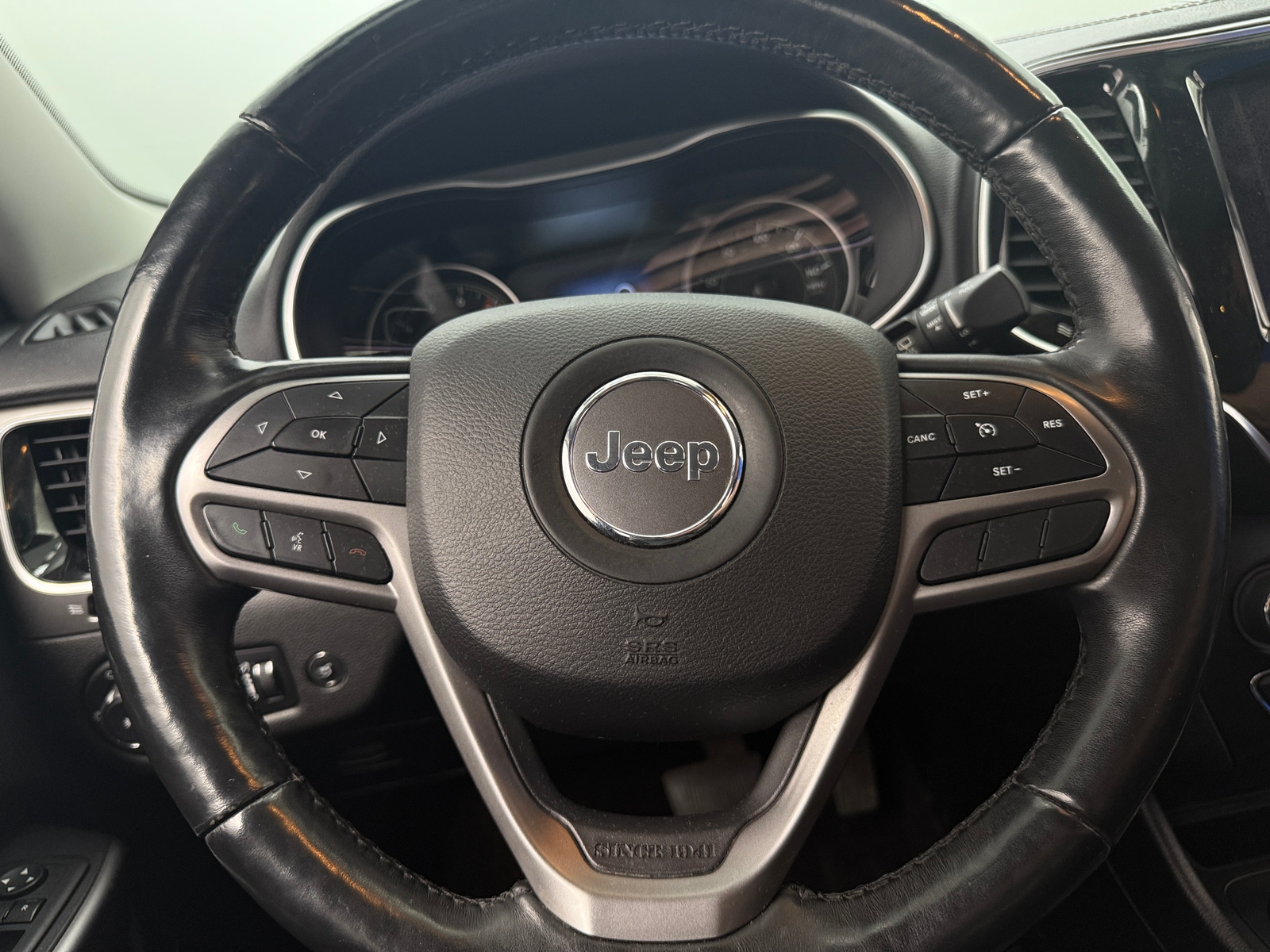 Thumbnail: 2019 Jeep Cherokee - 4