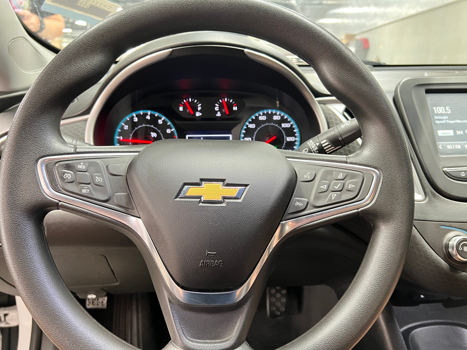 Thumbnail: 2018 Chevrolet Malibu - 5
