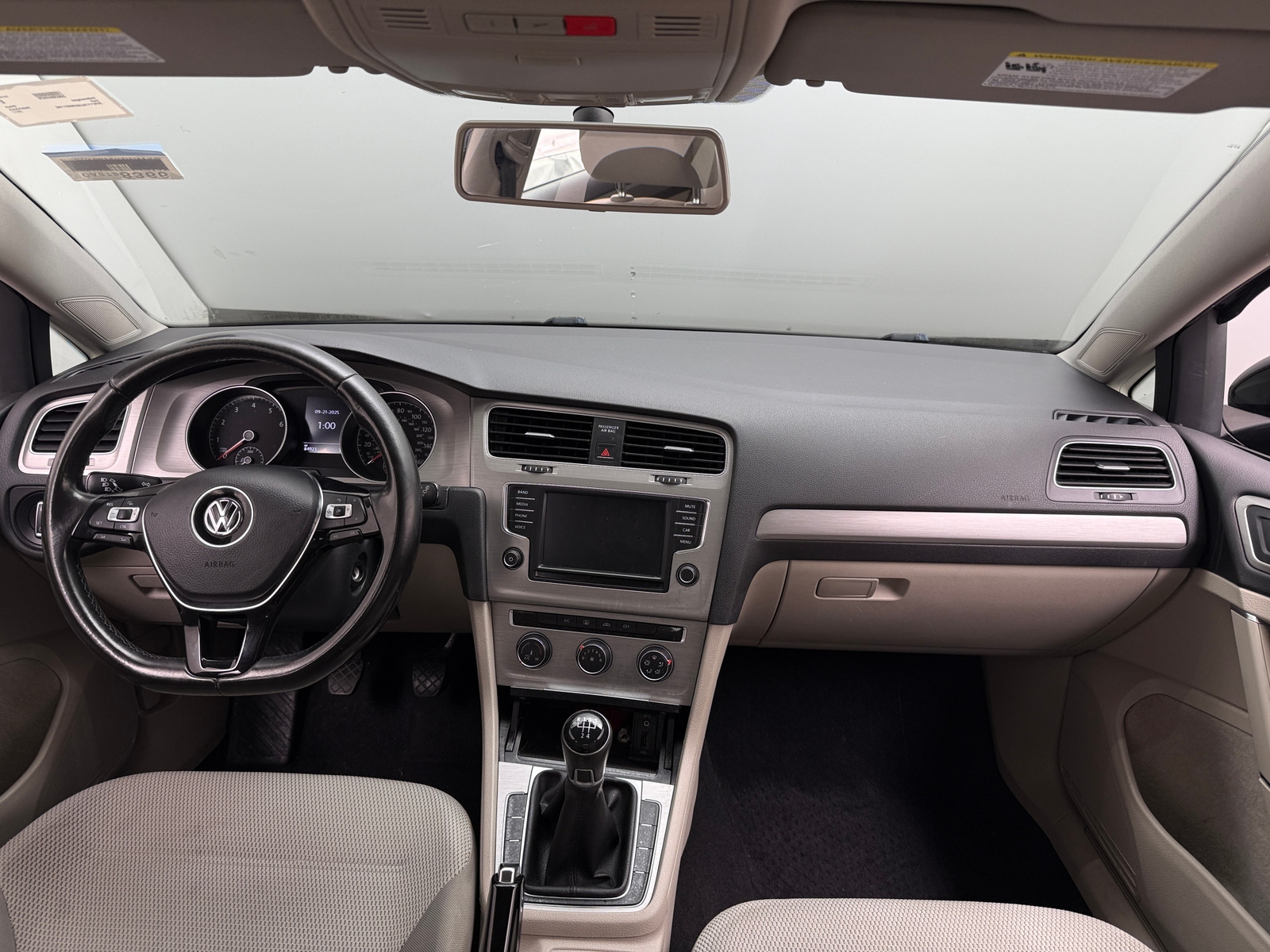 Thumbnail: 2017 Volkswagen Golf - 3