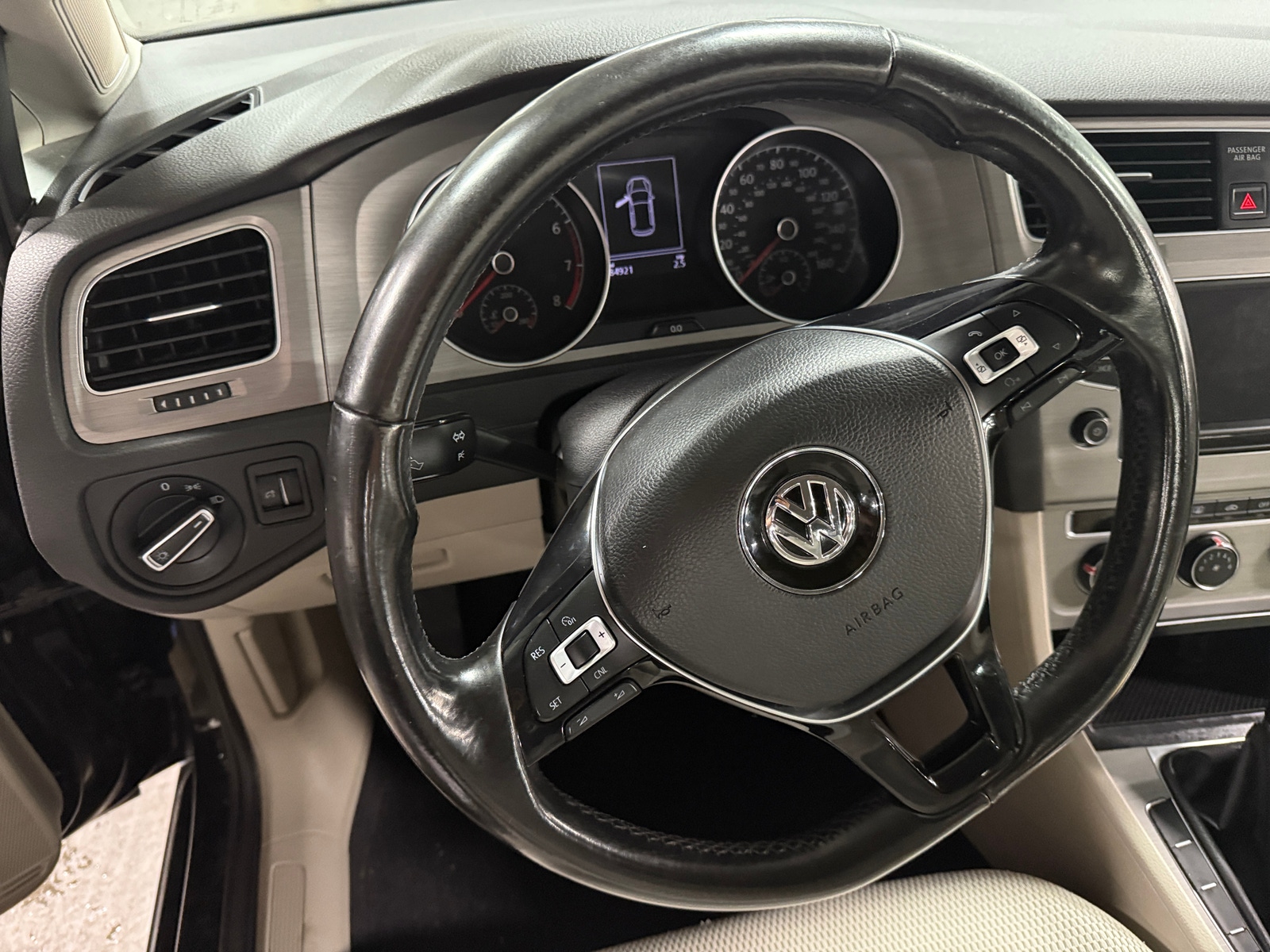 Thumbnail: 2017 Volkswagen Golf - 5