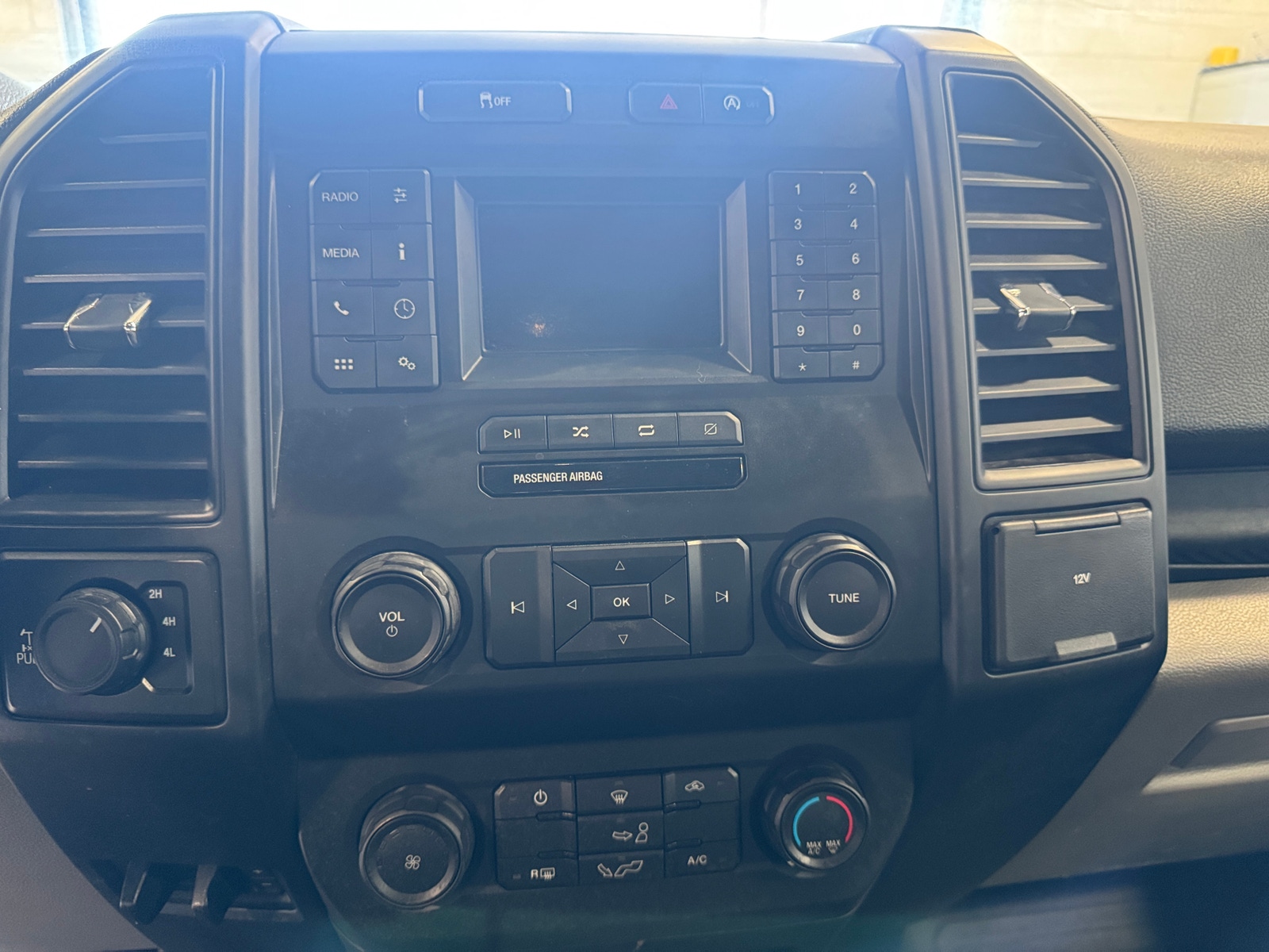 Thumbnail: 2020 Ford Econoline - 4