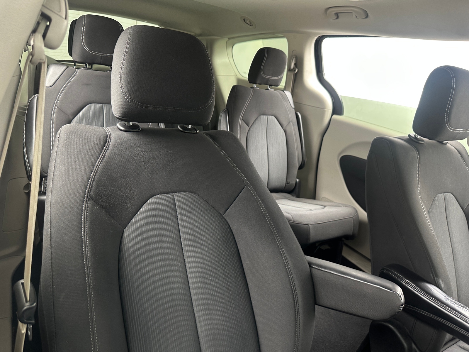 Thumbnail: 2022 Chrysler Voyager - 2