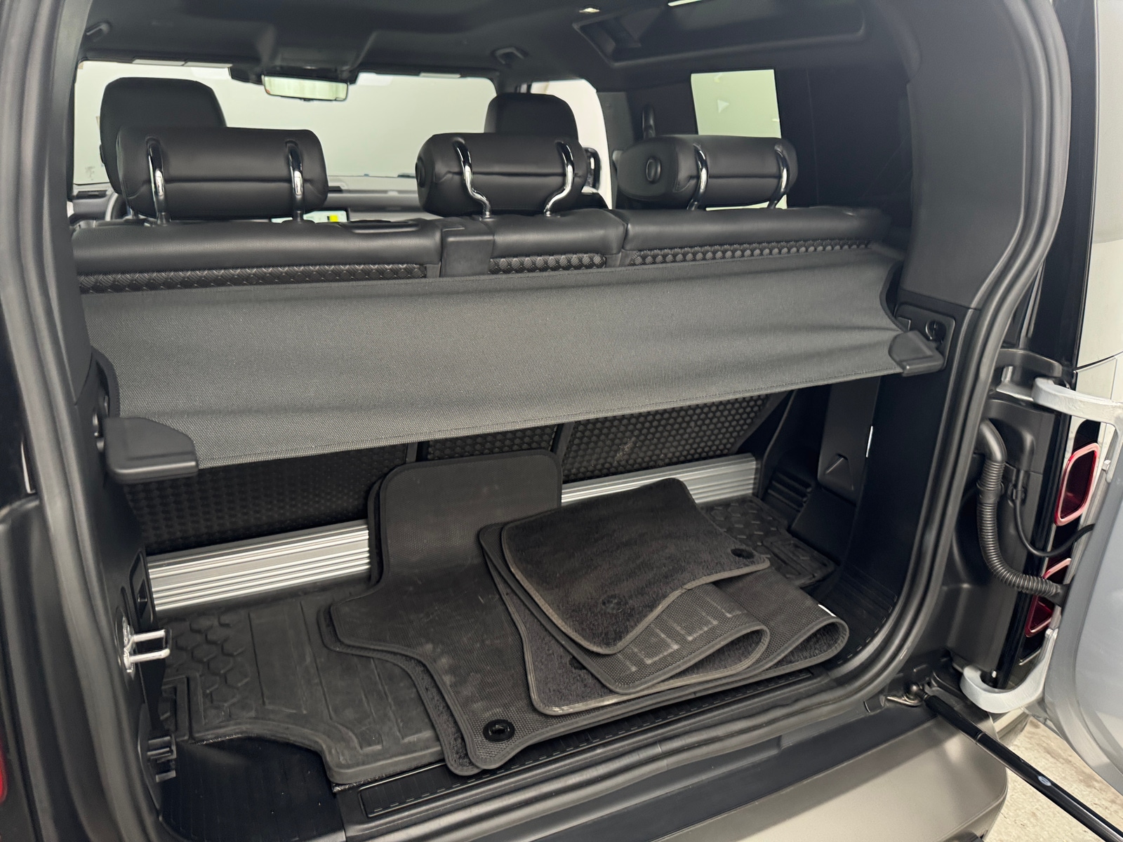 Thumbnail: 2021 Land Rover Defender - 6