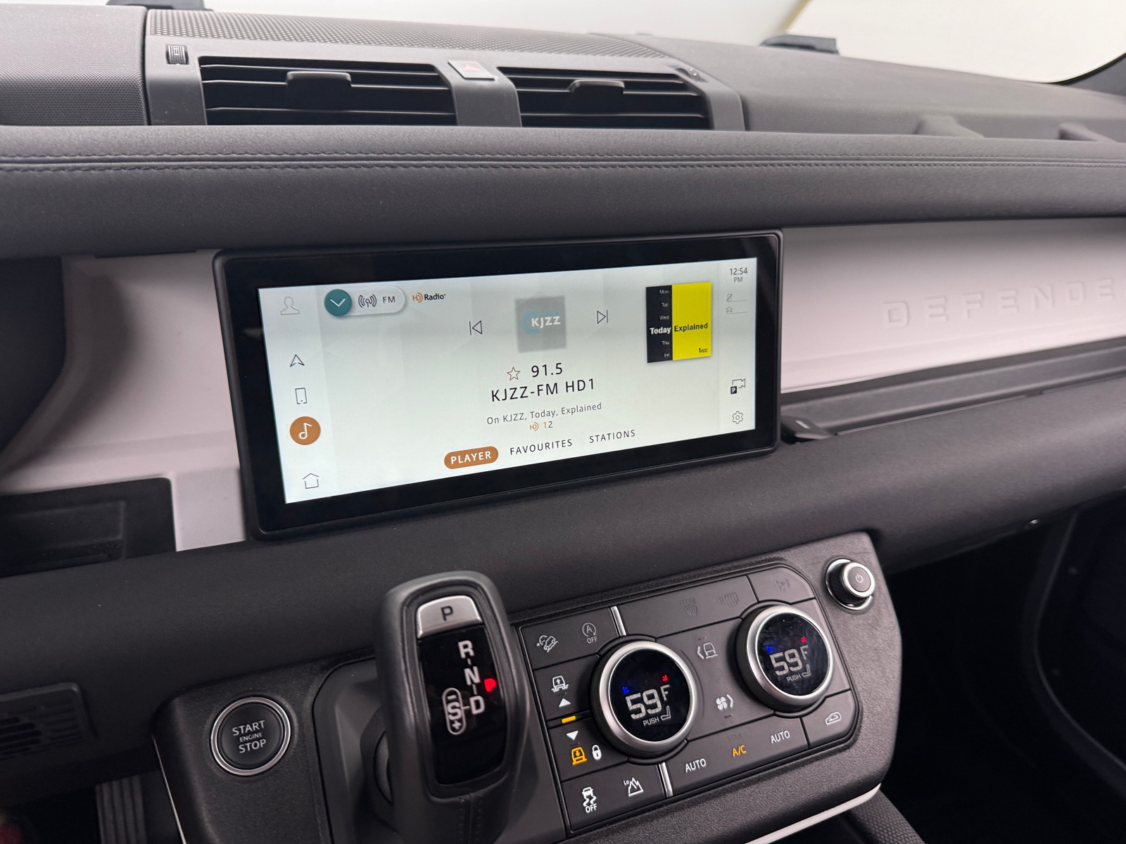 Thumbnail: 2021 Land Rover Defender - 3