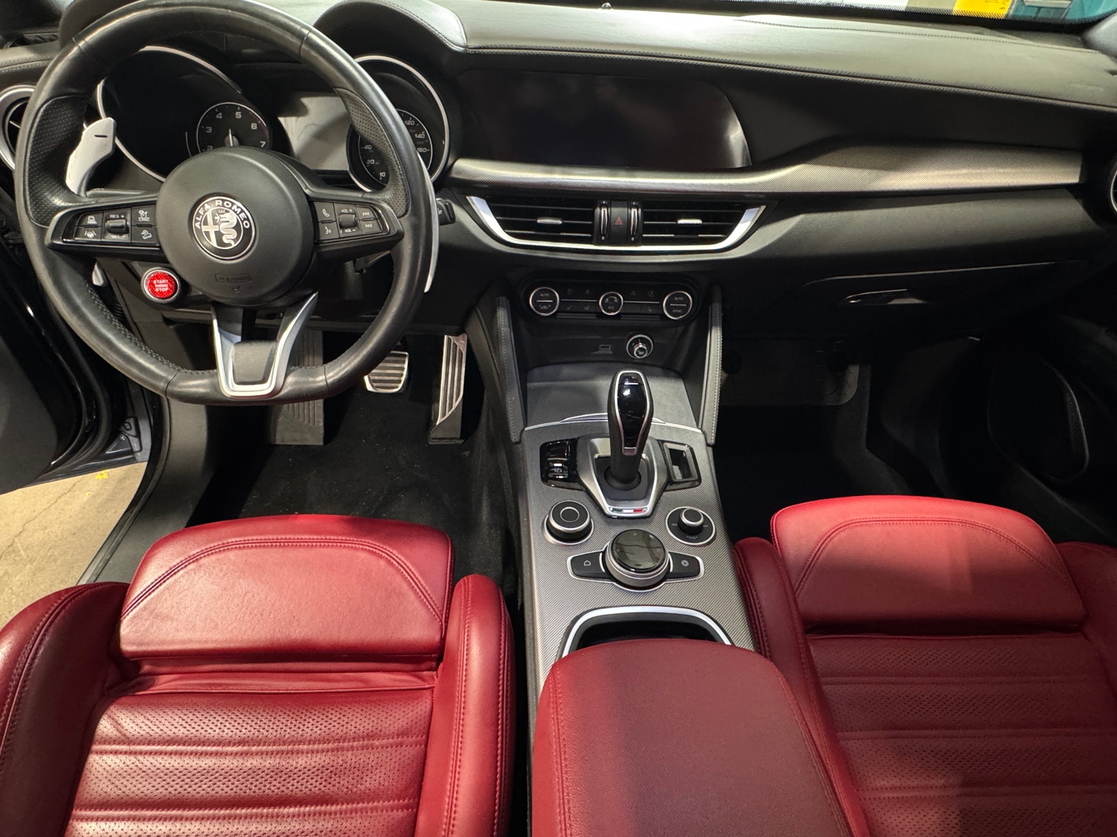 Thumbnail: 2022 Alfa Romeo Stelvio - 2
