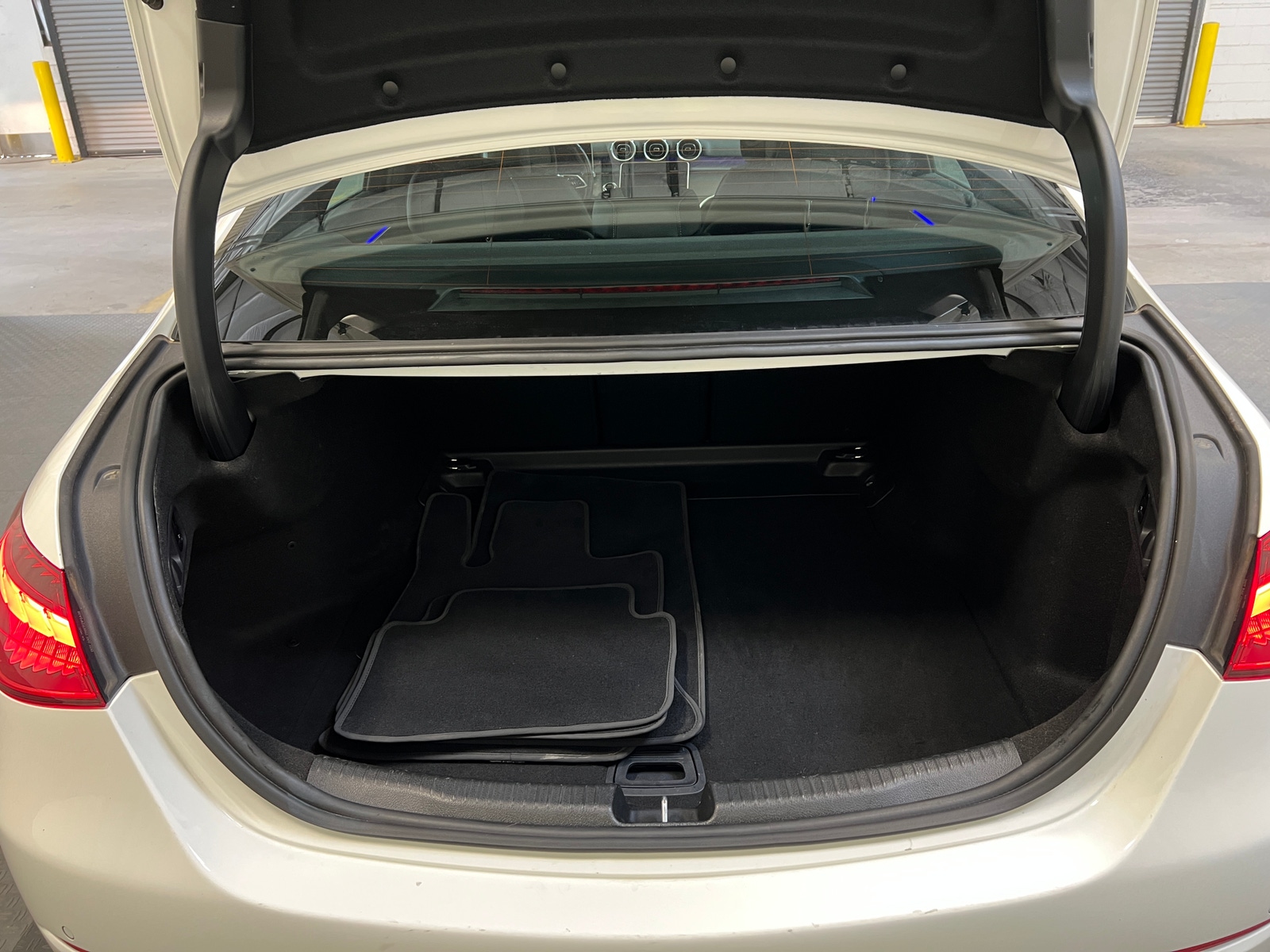 Thumbnail: 2024 Mercedes-Benz C-Class - 6