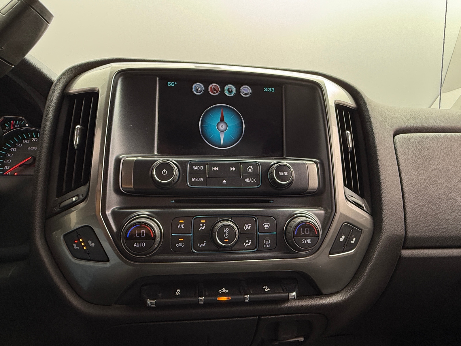 Thumbnail: 2019 Chevrolet Silverado 1500 - 4