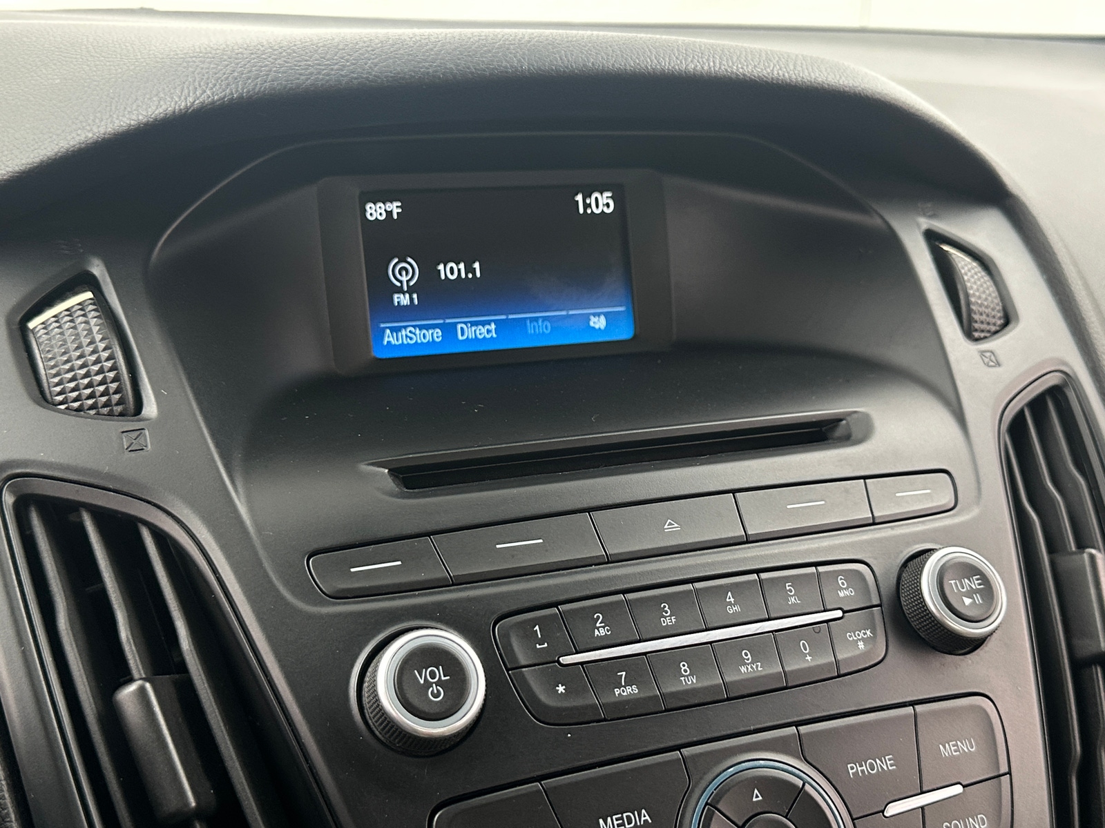 Thumbnail: 2015 Ford Focus - 4