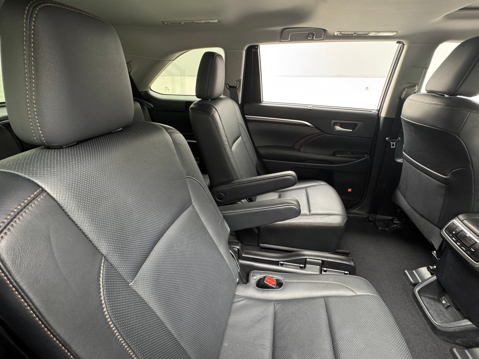 Thumbnail: 2015 Toyota Highlander - 5