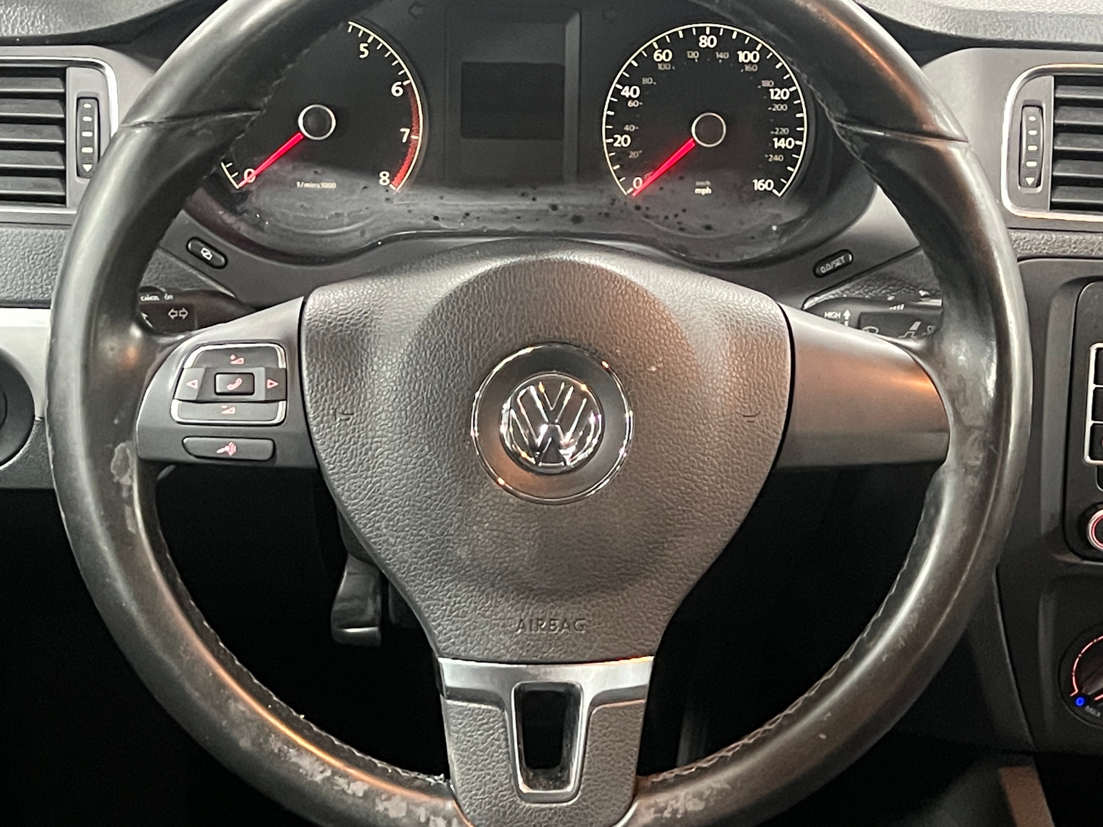 Thumbnail: 2011 Volkswagen Jetta - 4
