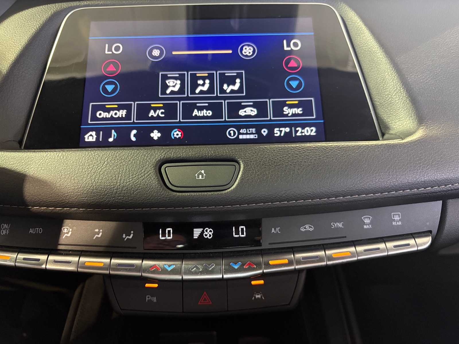 Thumbnail: 2023 Cadillac XT4 - 3