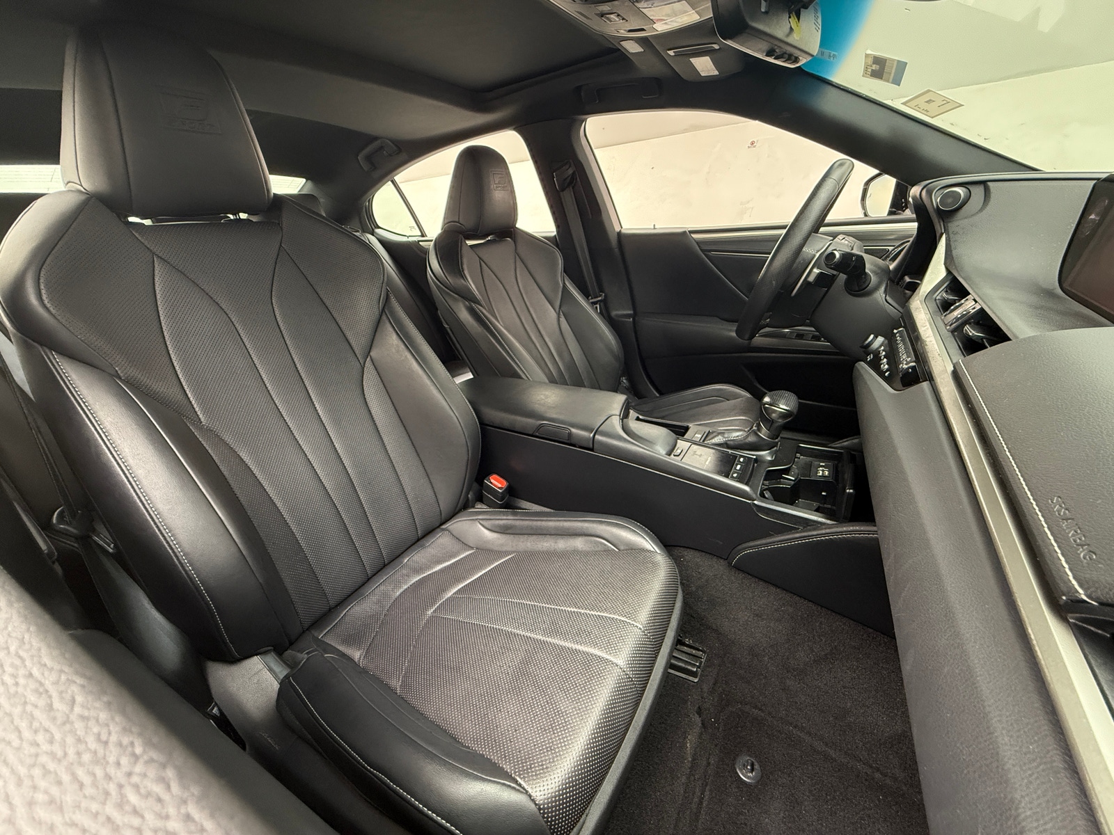 Thumbnail: 2019 Lexus ES - 2