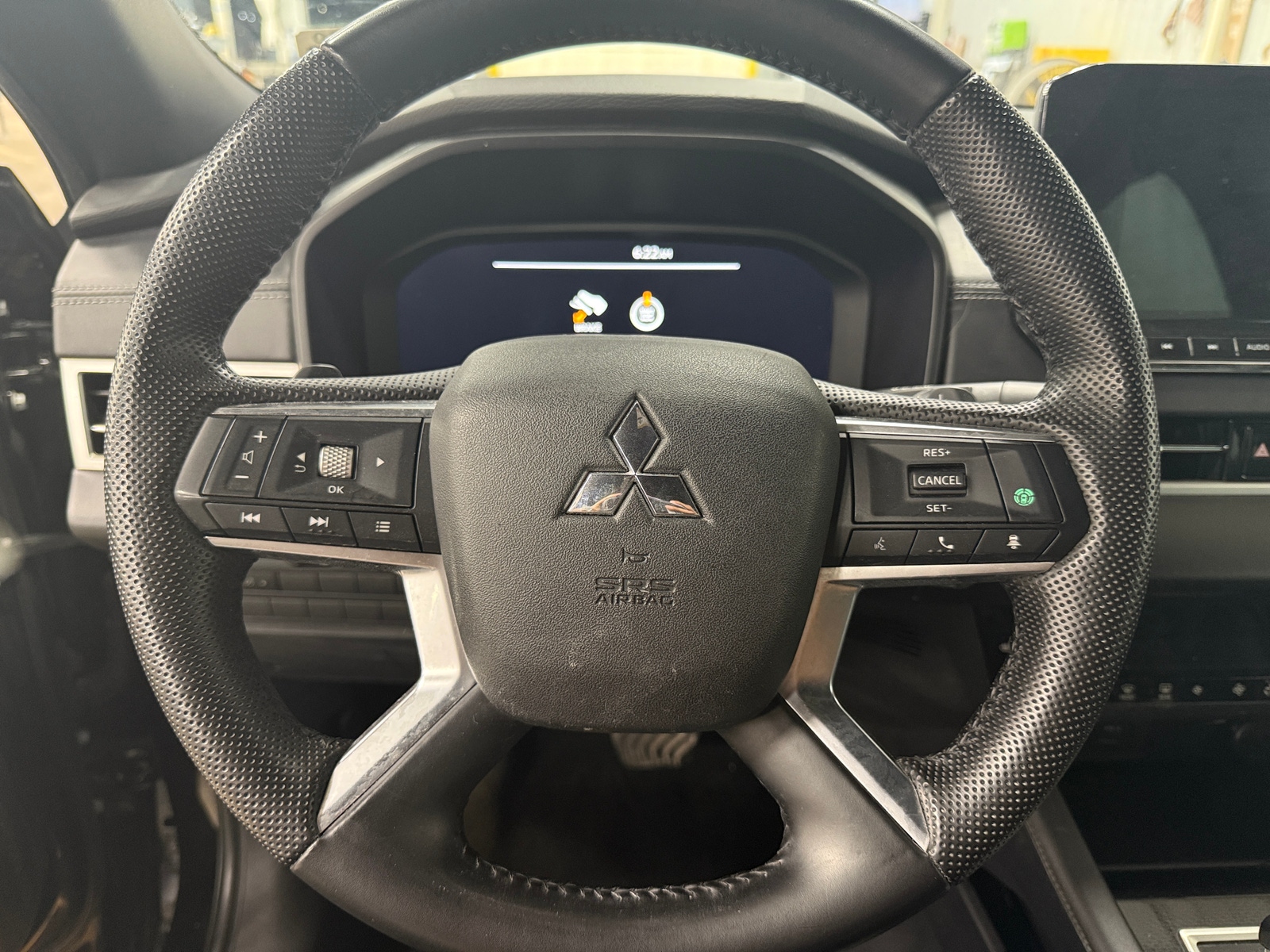 Thumbnail: 2023 Mitsubishi Outlander - 4