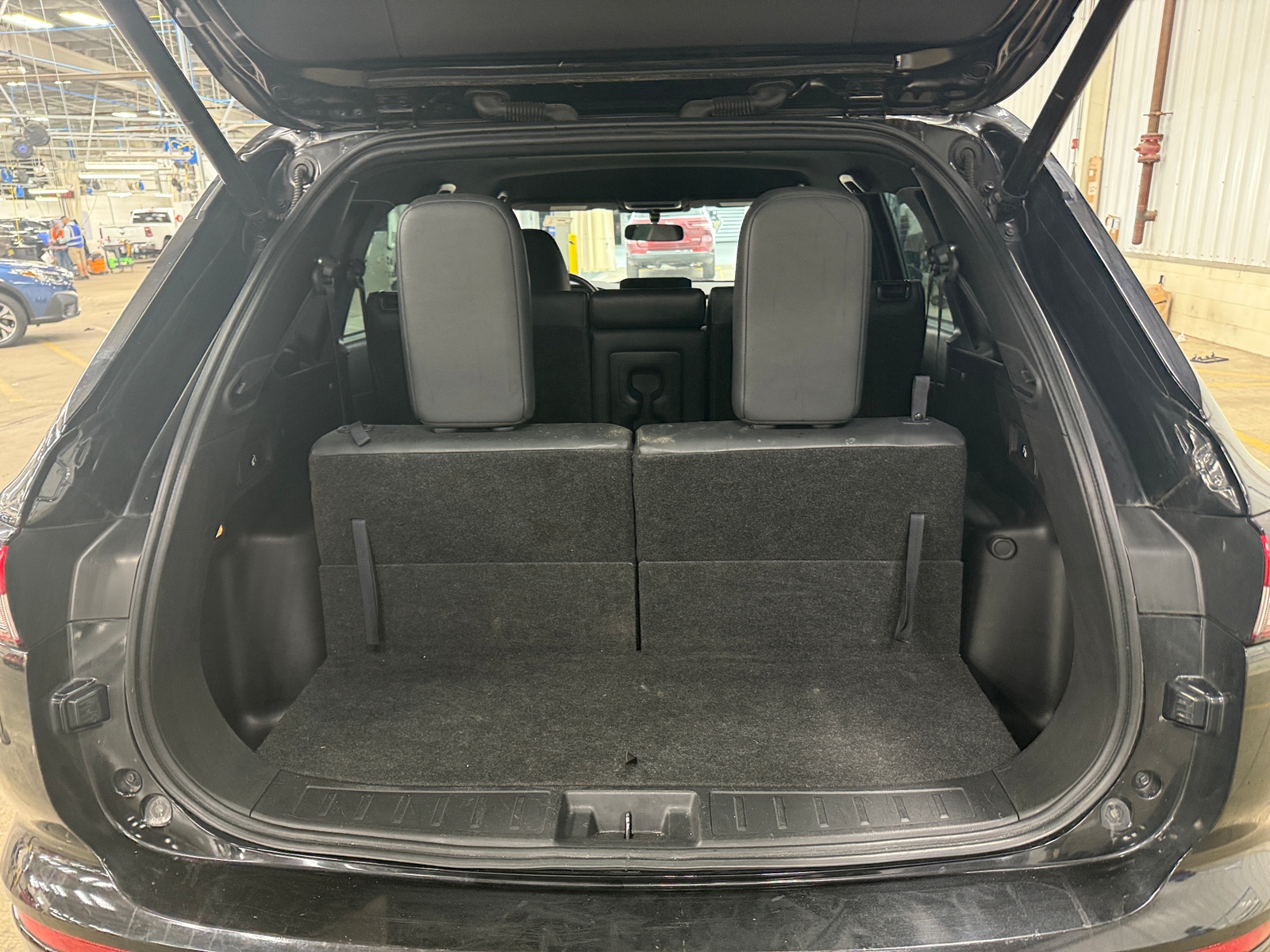 Thumbnail: 2023 Mitsubishi Outlander - 6