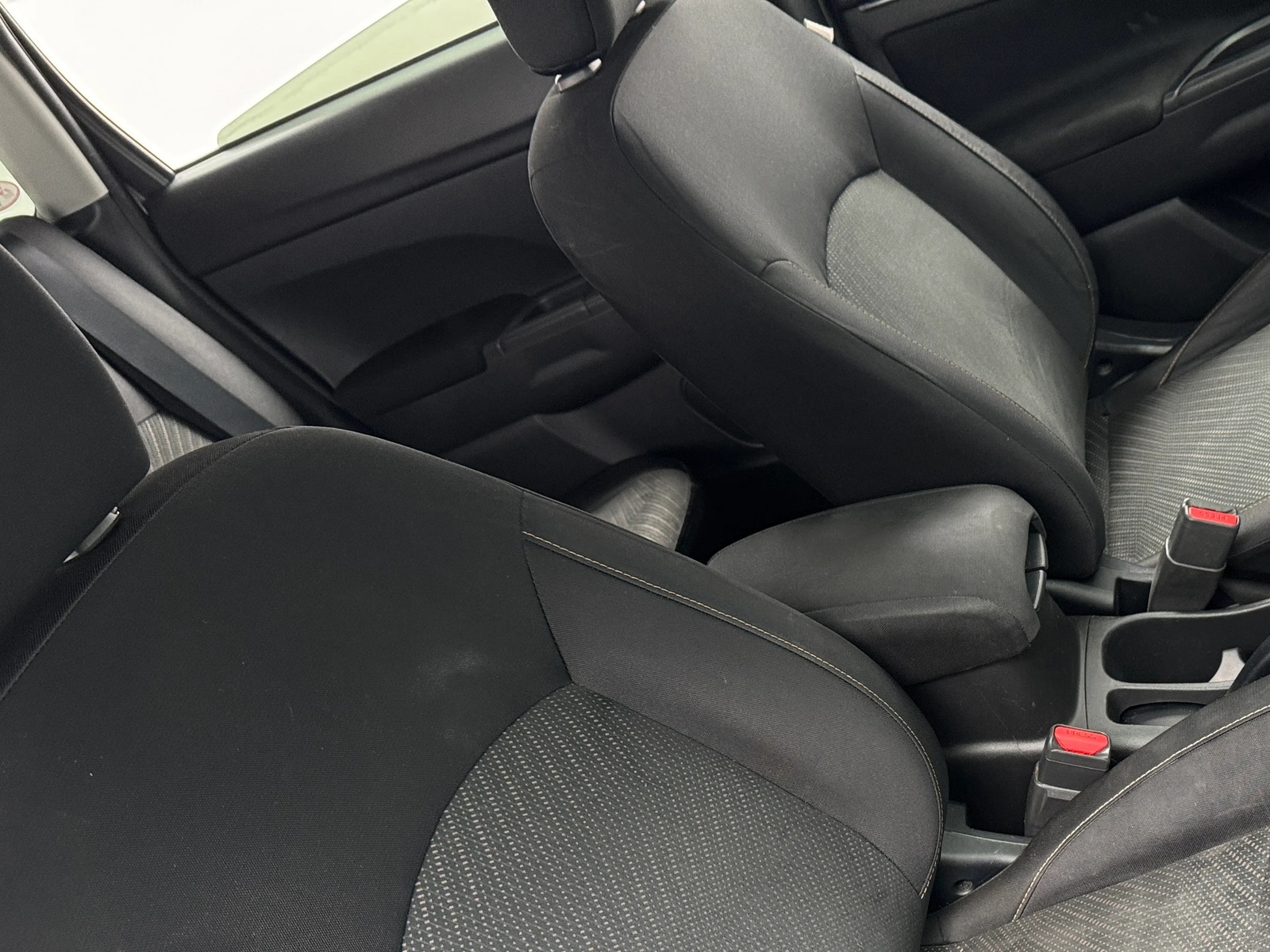 Thumbnail: 2015 Mitsubishi Outlander Sport - 2