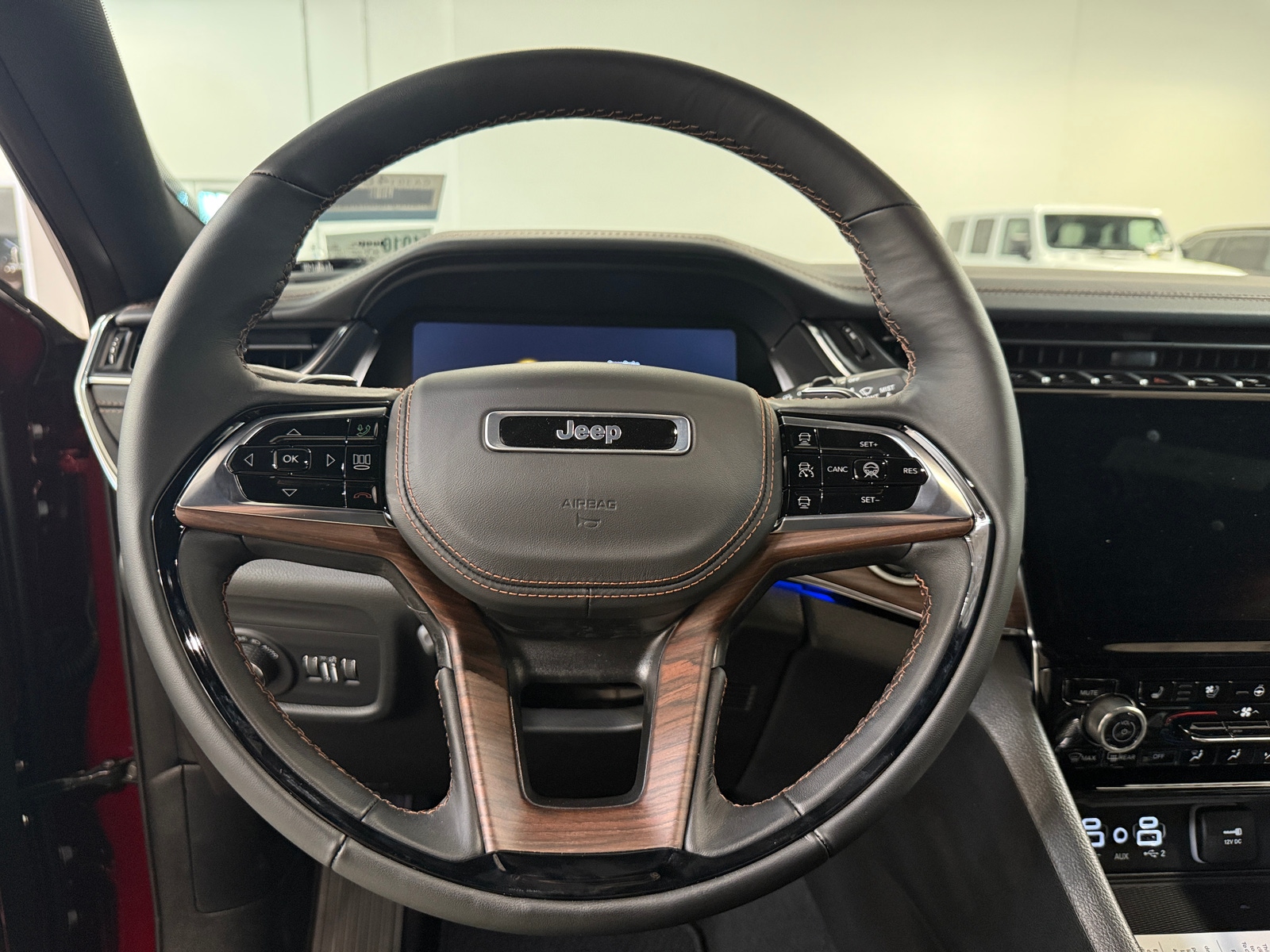 Thumbnail: 2025 Jeep Grand Cherokee - 4