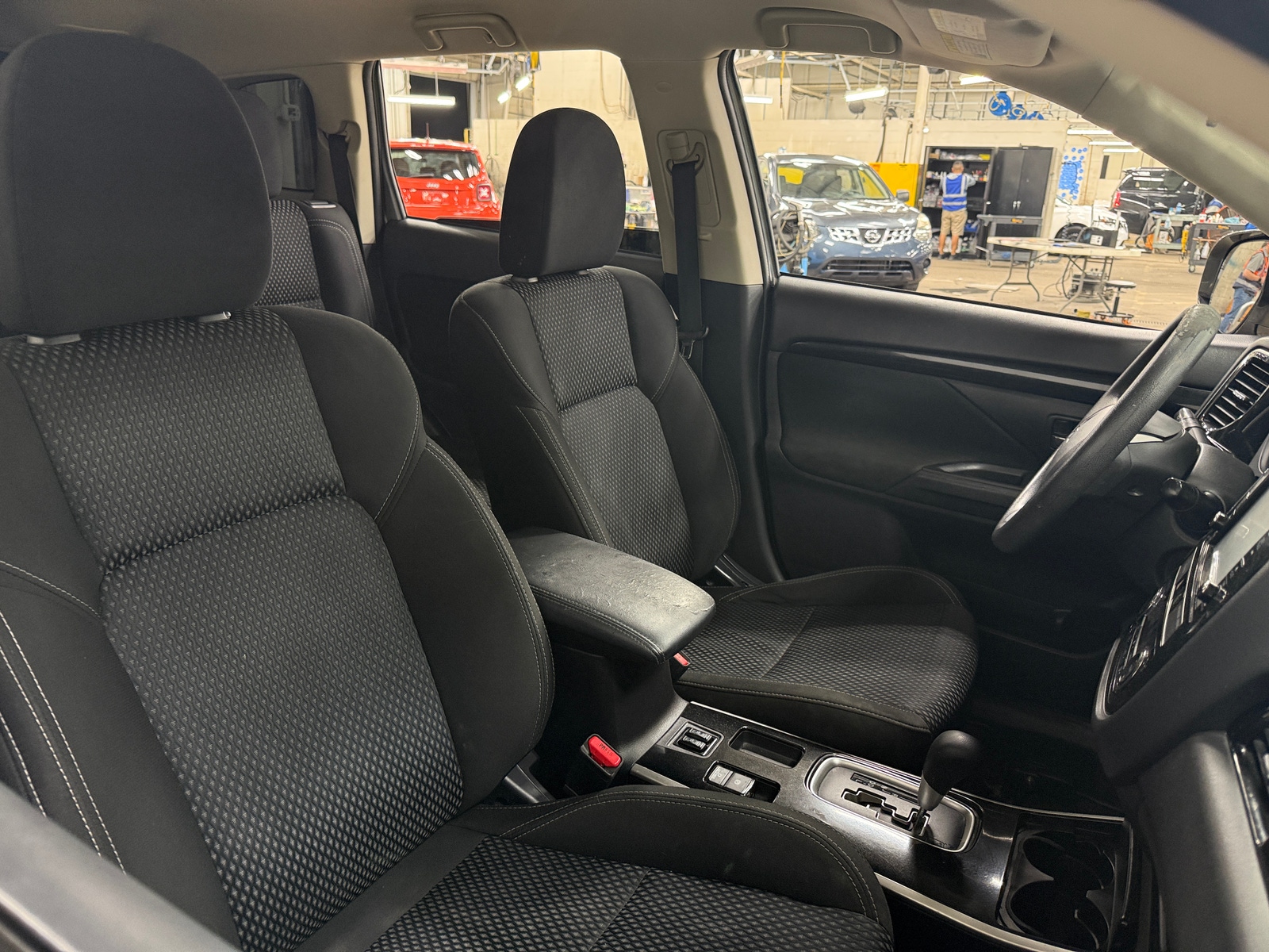 Thumbnail: 2019 Mitsubishi Outlander - 2