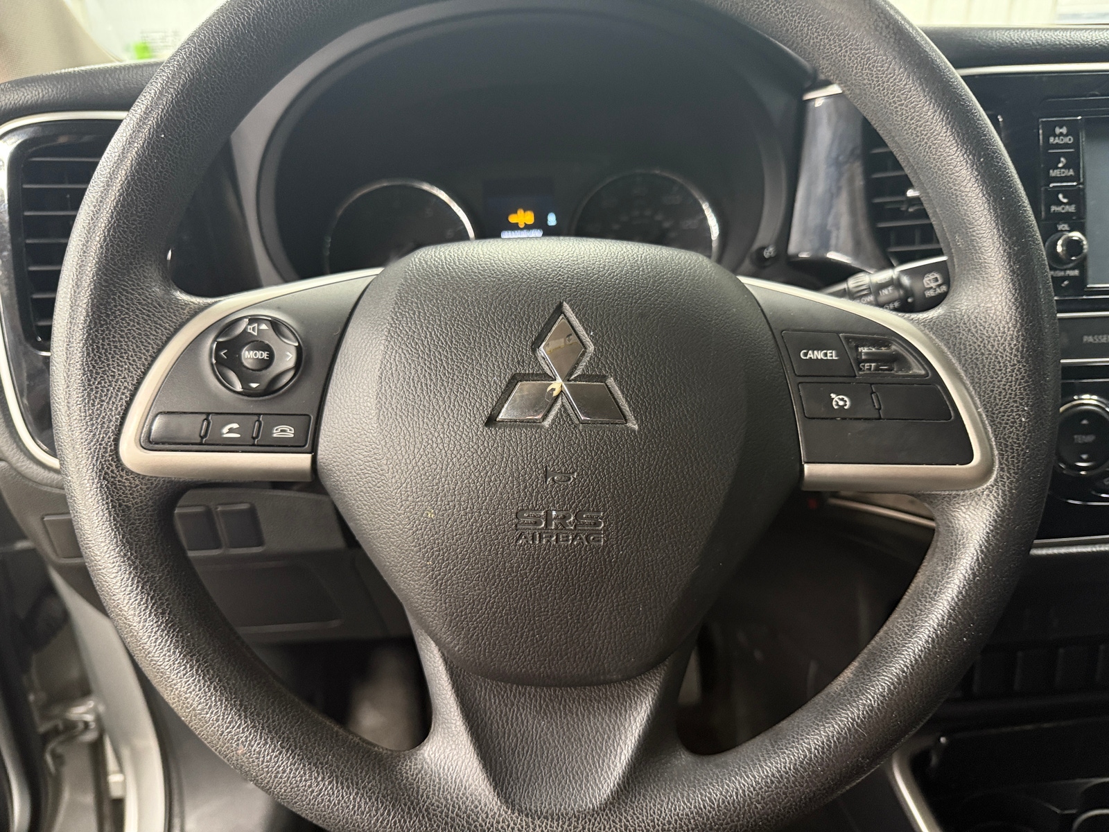 Thumbnail: 2019 Mitsubishi Outlander - 5