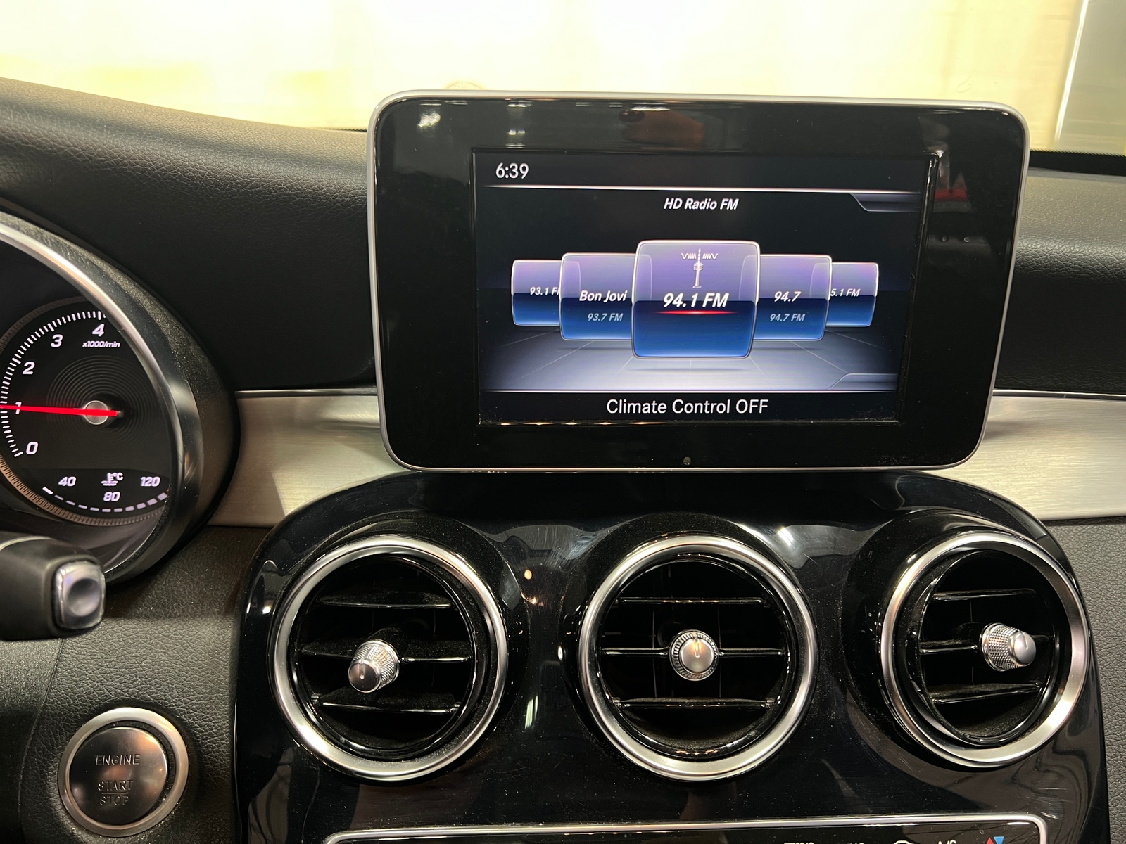 Thumbnail: 2015 Mercedes-Benz C-Class - 3