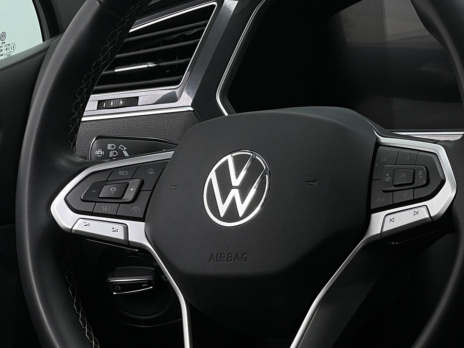 Thumbnail: 2024 Volkswagen Tiguan - 4