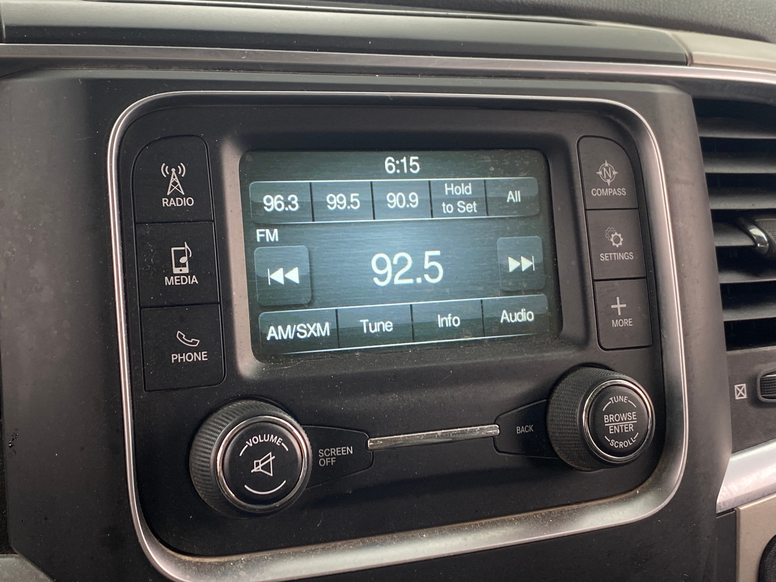 Thumbnail: 2020 RAM 1500 Classic - 4