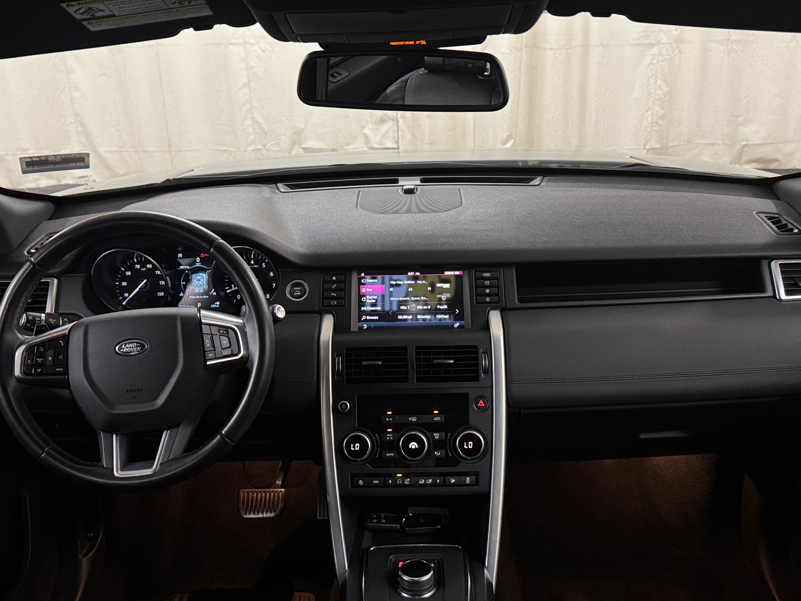 Thumbnail: 2019 Land Rover Discovery Sport - 2