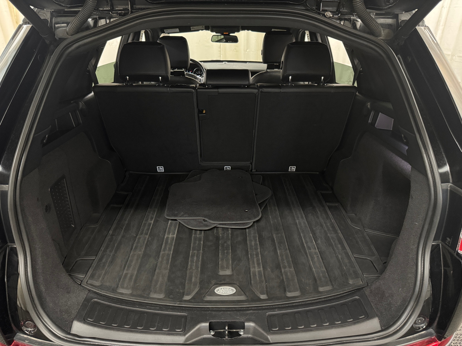 Thumbnail: 2019 Land Rover Discovery Sport - 6